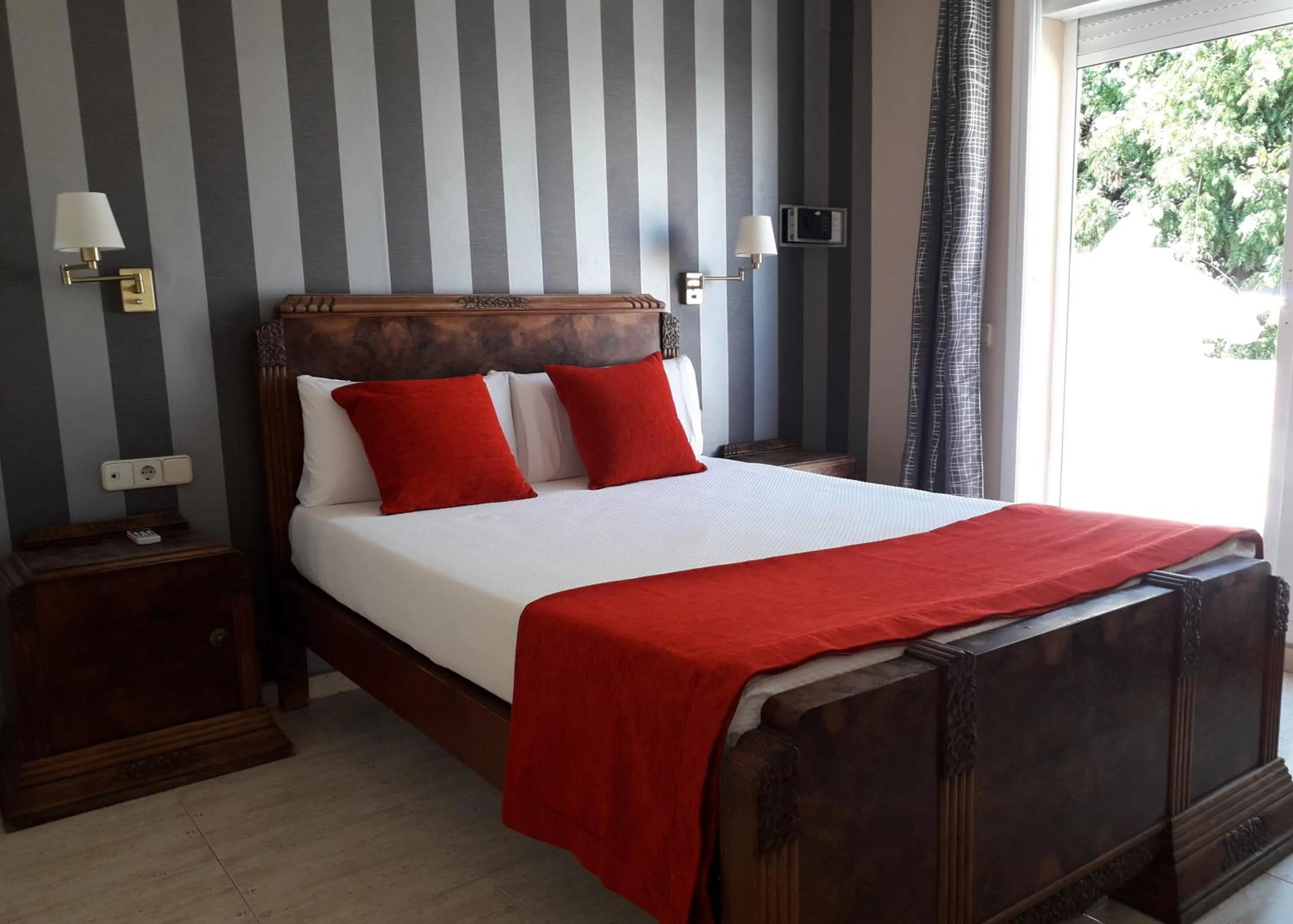 Bed in Hotel Noucentista