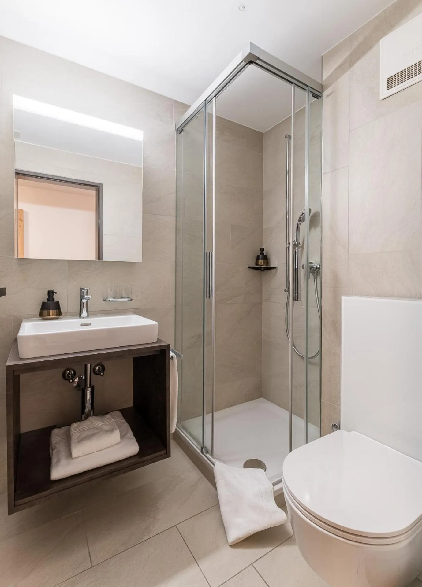 Shower in Hotel Derby