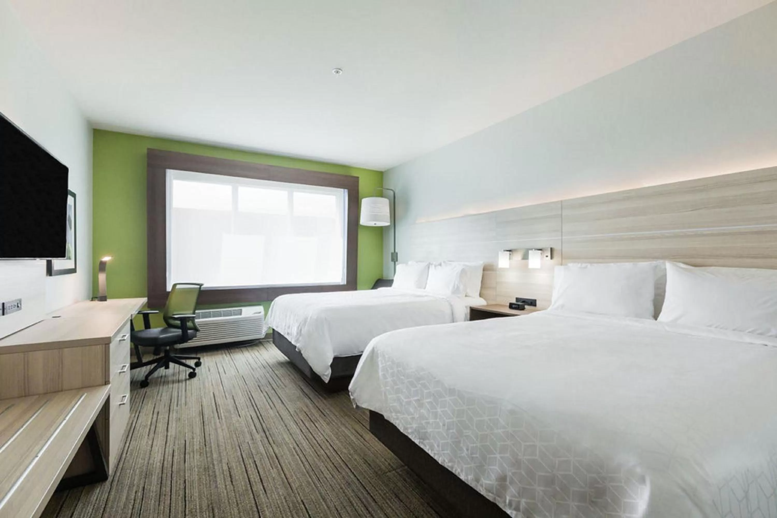 Photo of the whole room, Bed in Holiday Inn Express & Suites Edmonton N - St Albert by IHG