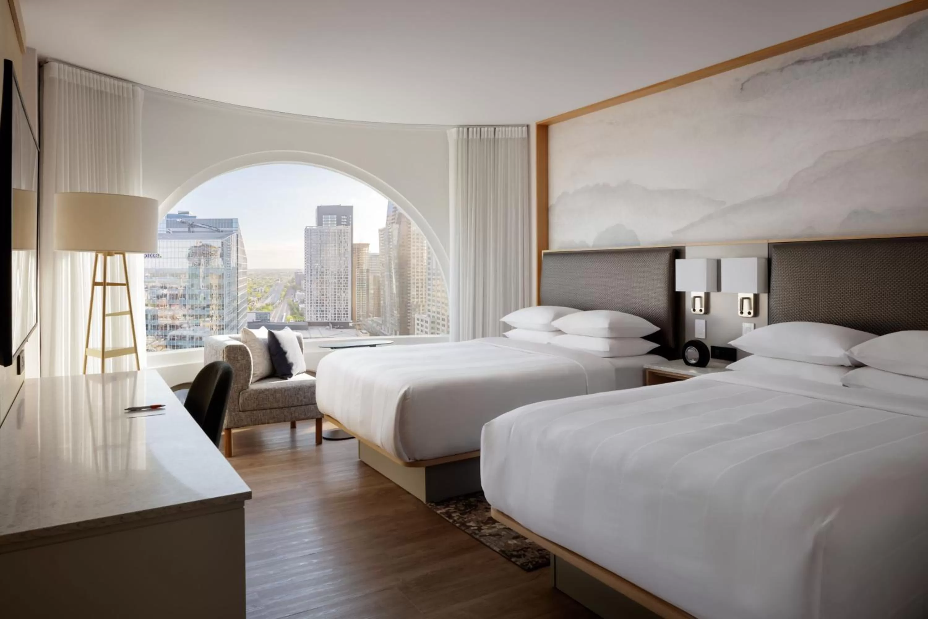 Photo of the whole room, Bed in Montreal Marriott Chateau Champlain