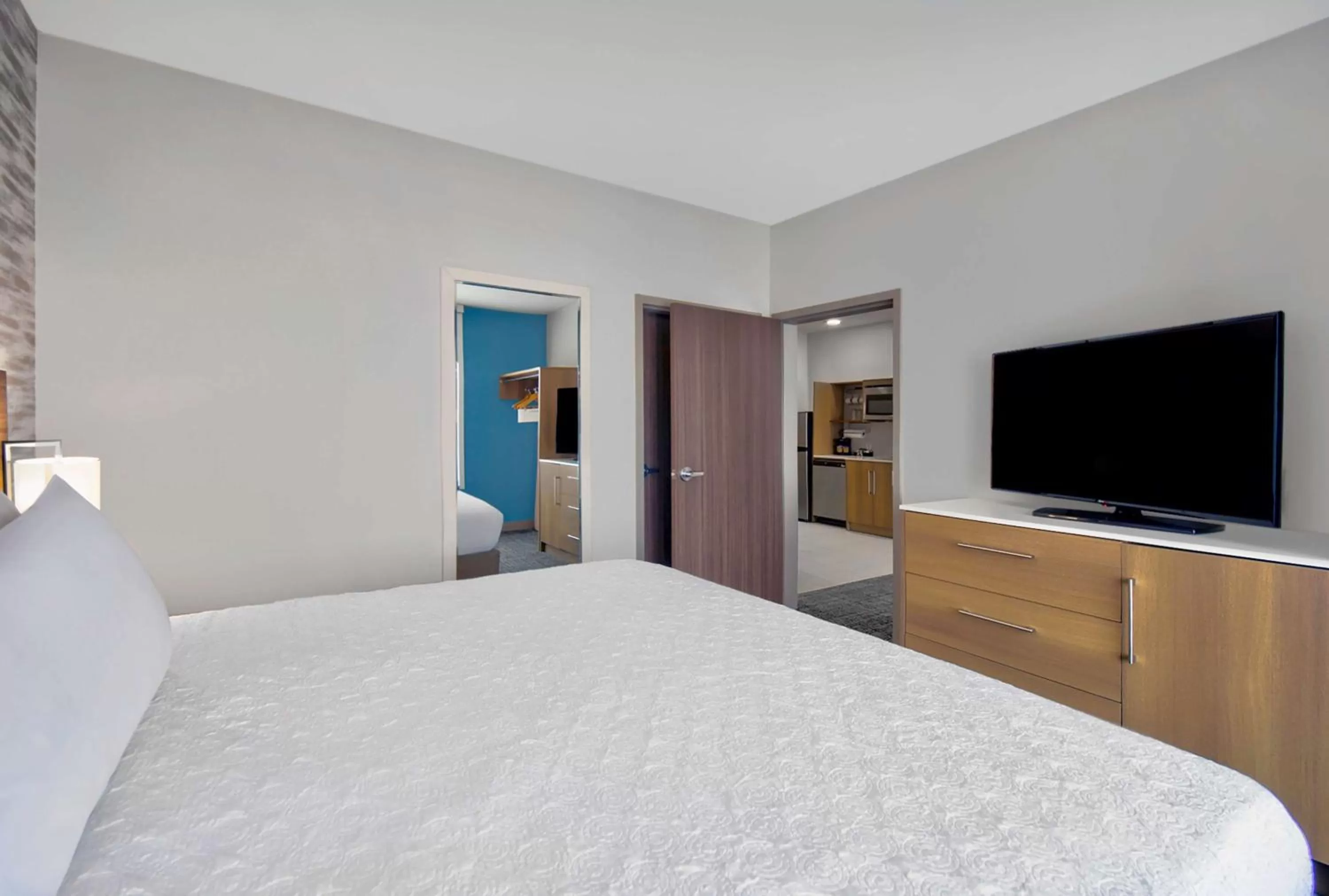 Bed in Home2 Suites By Hilton Whitestown - Indianapolis Northwest