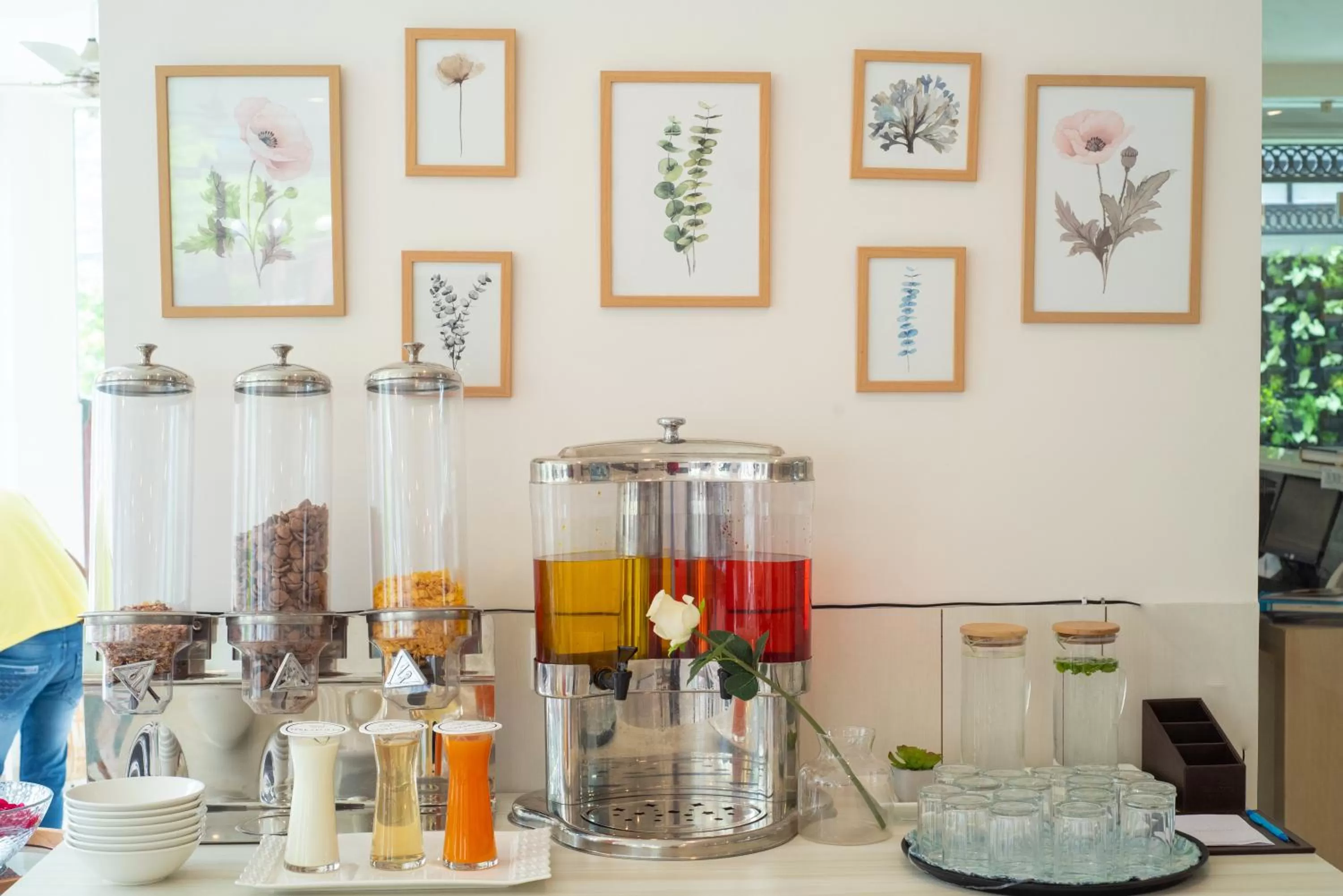 Restaurant/places to eat in Terrakotta Rishikesh