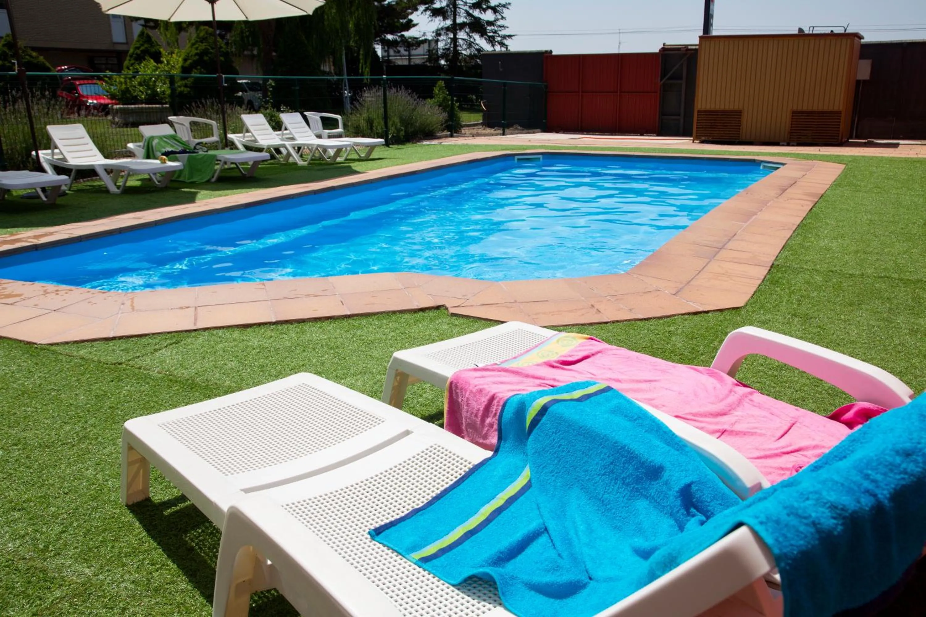 Swimming pool in Hotel Restaurante Cadosa