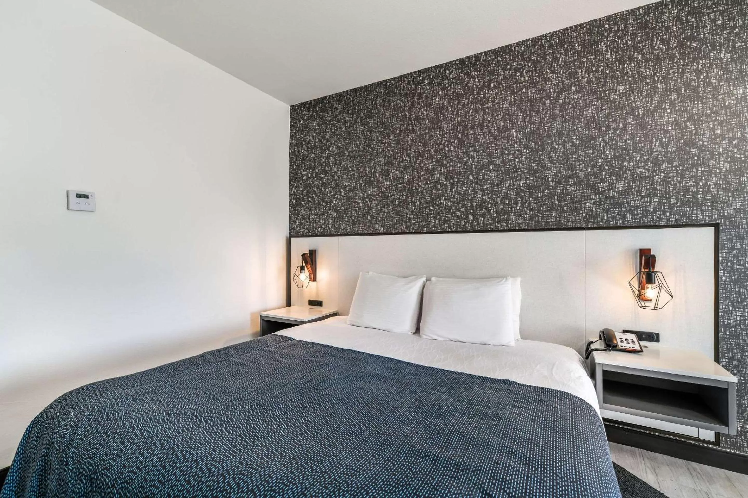 Queen Suite with Two Queen Beds - Non Smoking in Hy-Lo Hotel, Ascend Hotel Collection