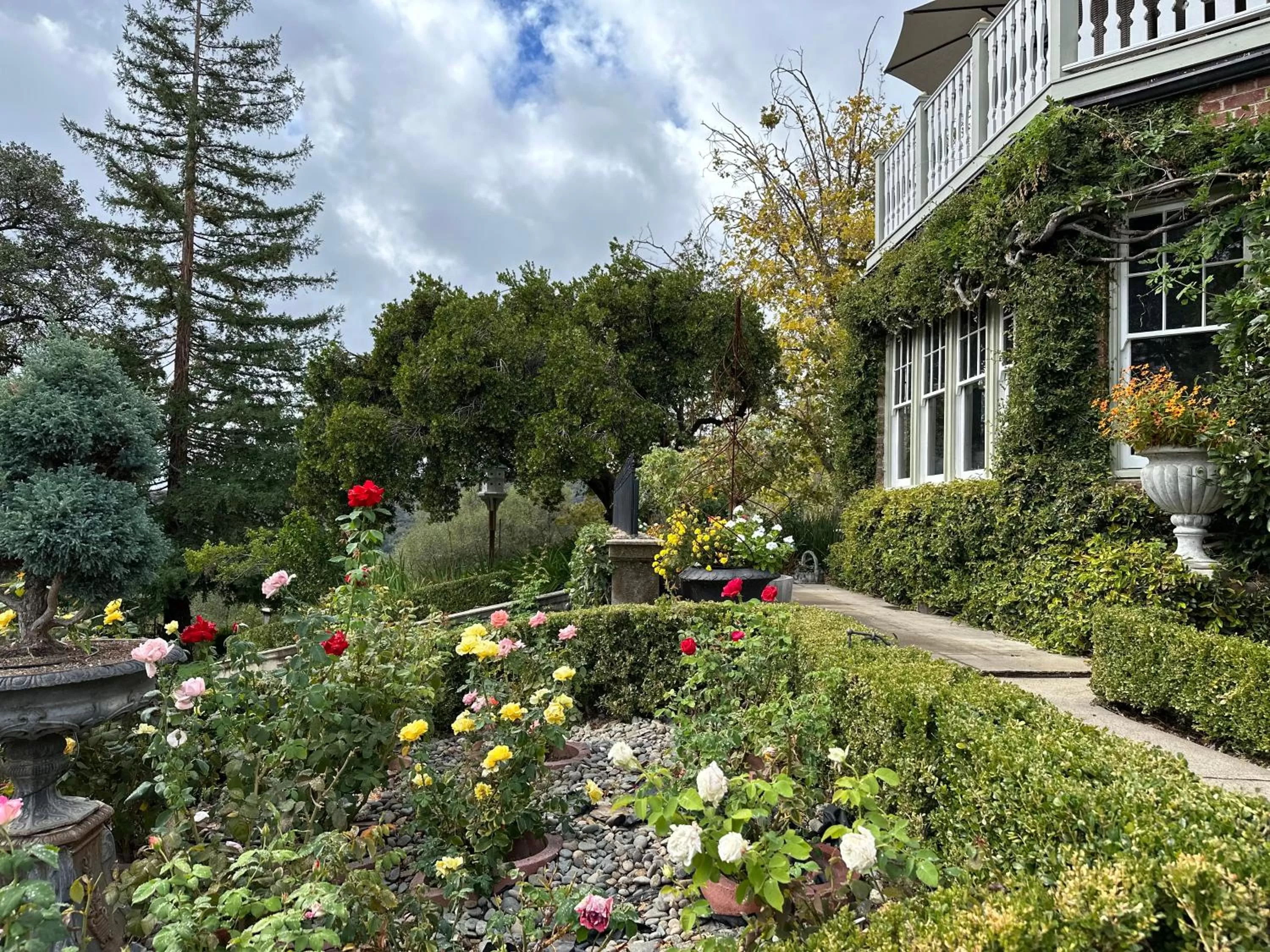 Property building in The Inn on Knowles Hill Bed & Breakfast Hotel