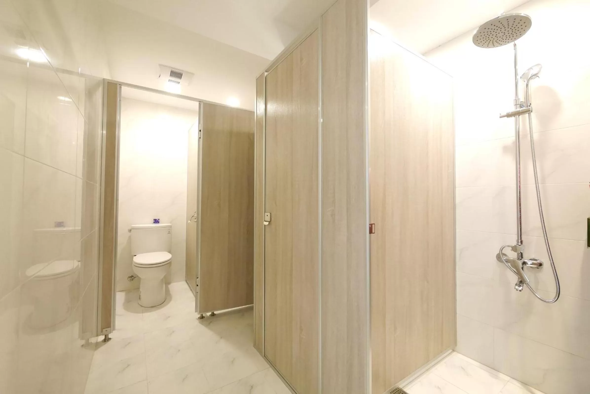 Bathroom in Shin Sei Bashi Hotel