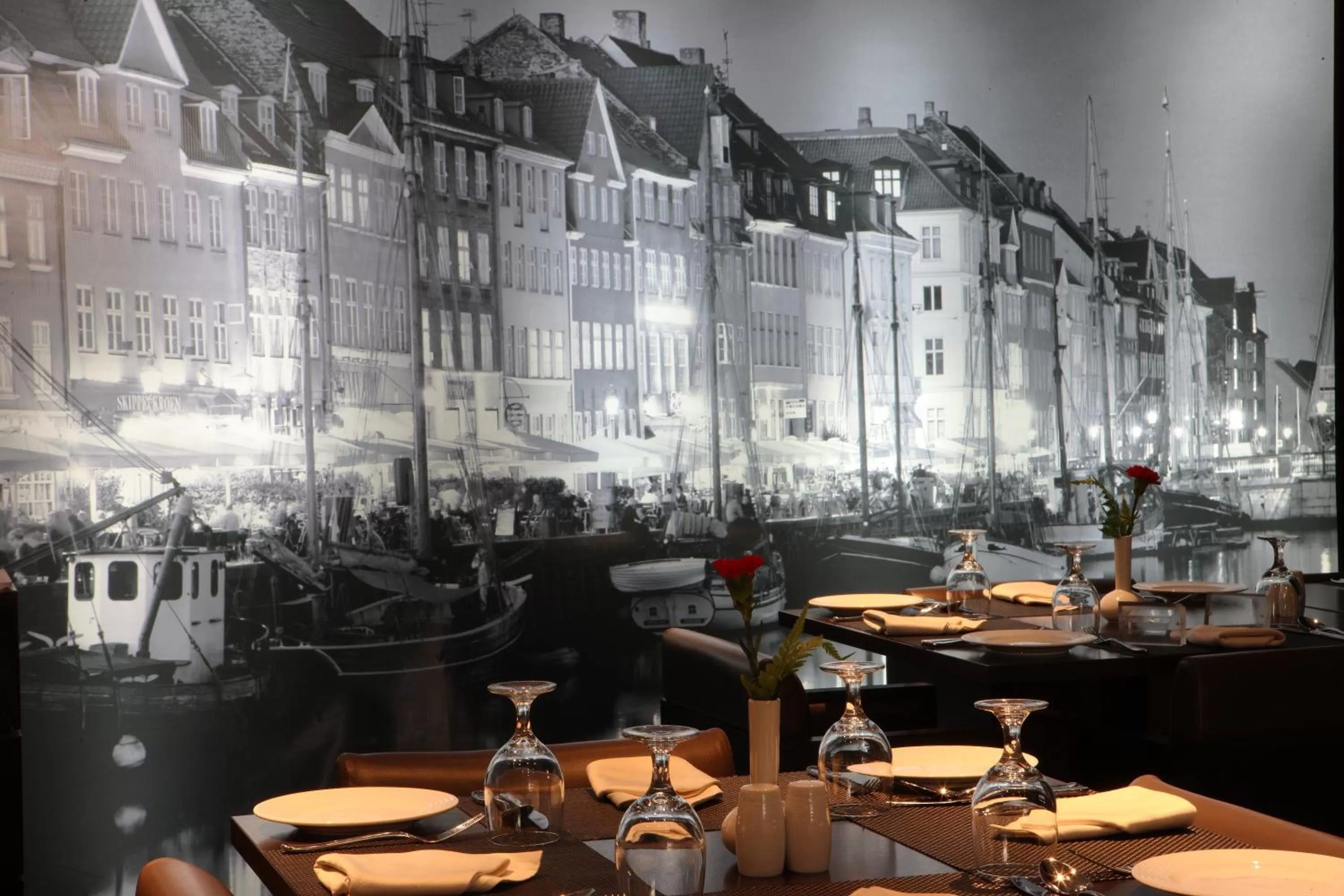 Restaurant/places to eat in Sea View Hotel Dubai