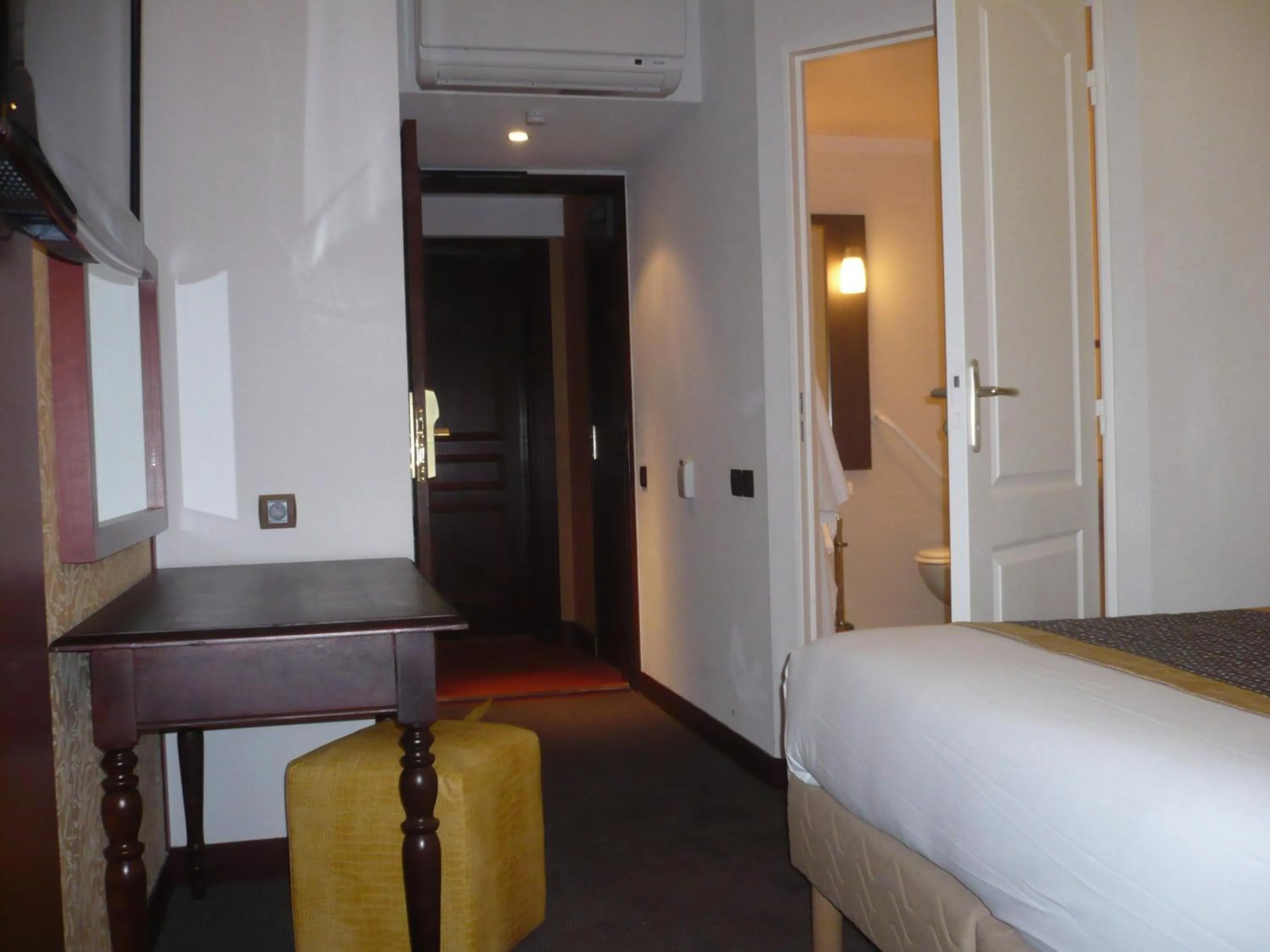 Decorative detail, Bed in Hotel De France