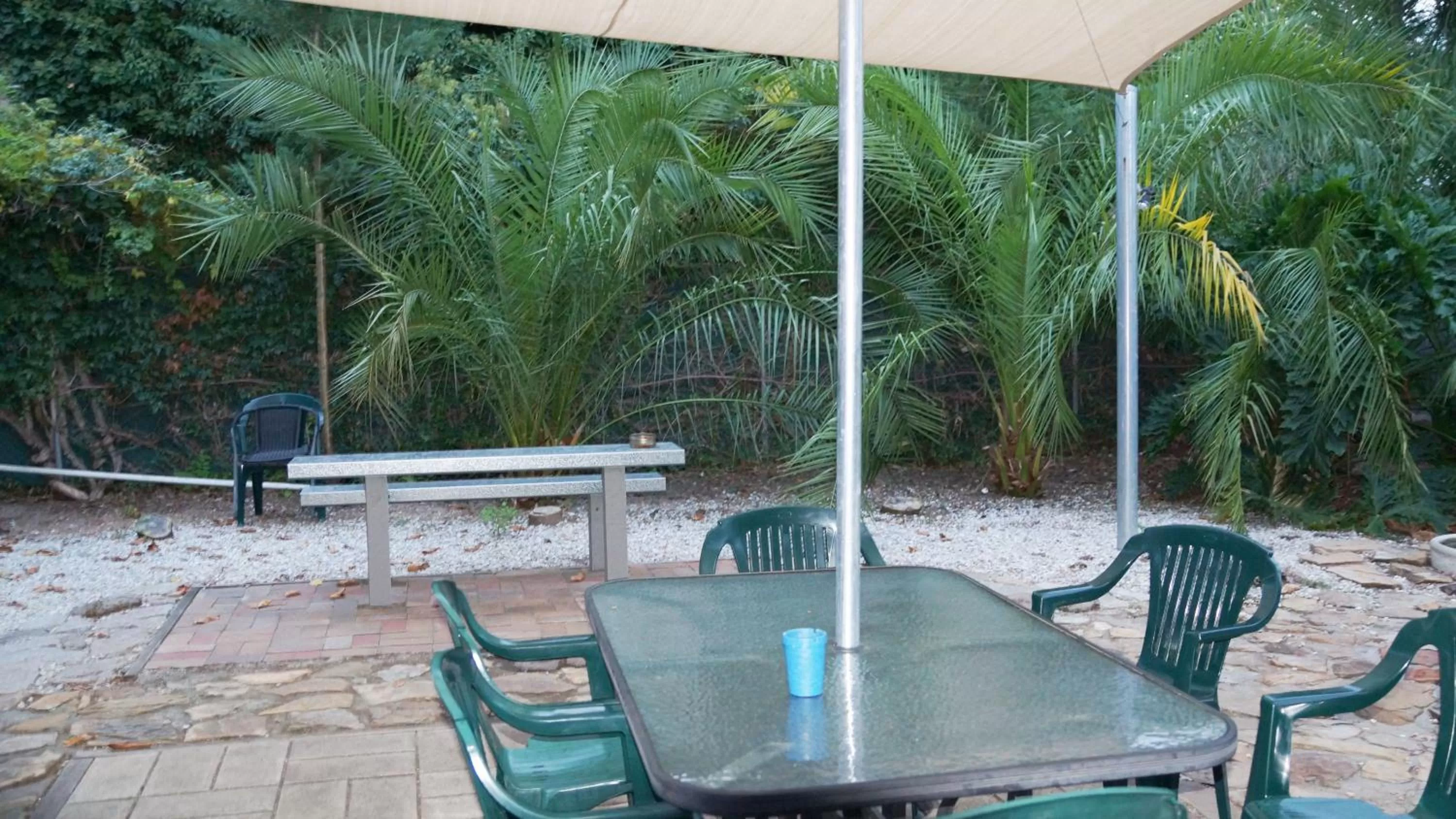 Seating area in Golden Leaf Motel