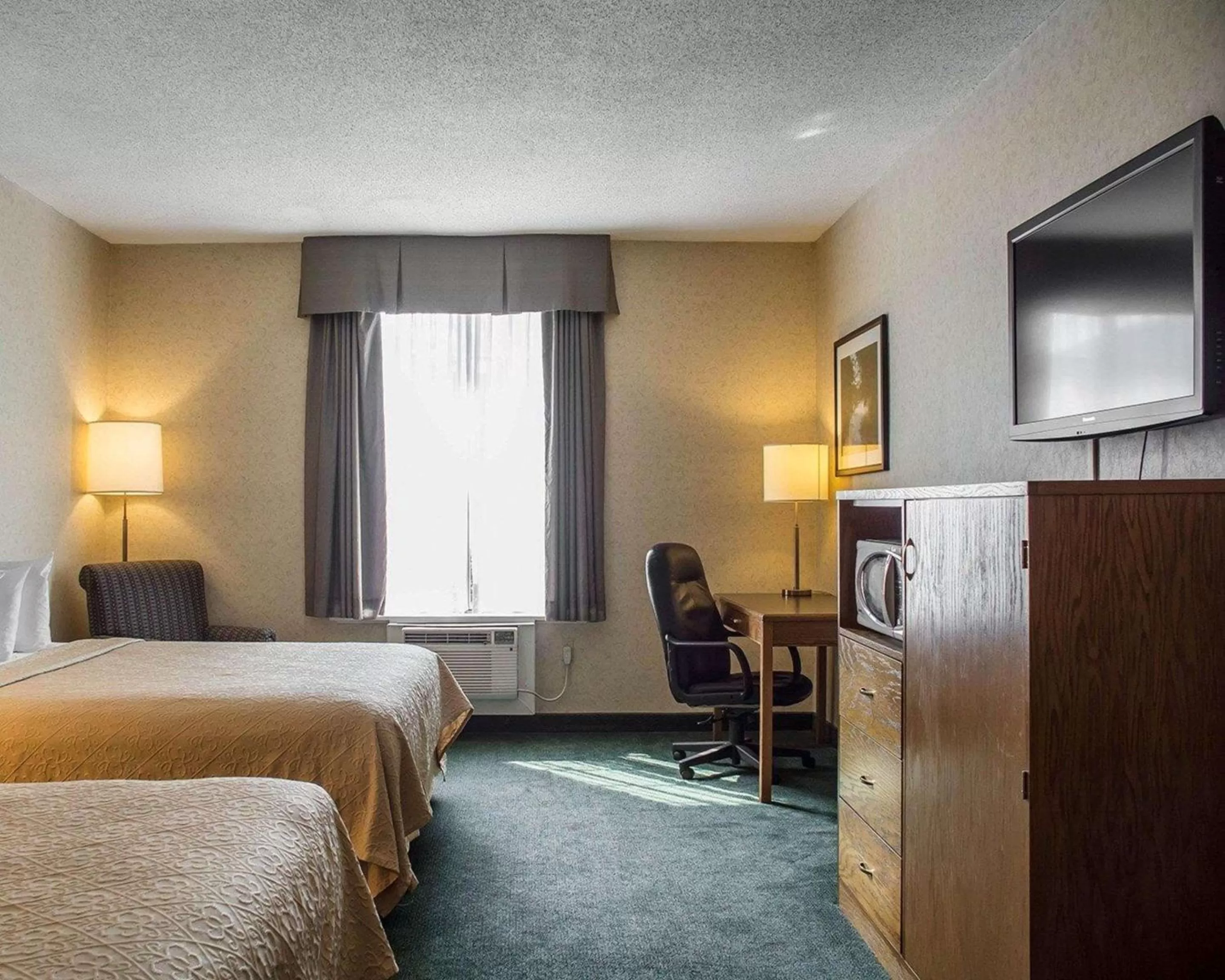 Photo of the whole room in Quality Hotel & Suites Woodstock