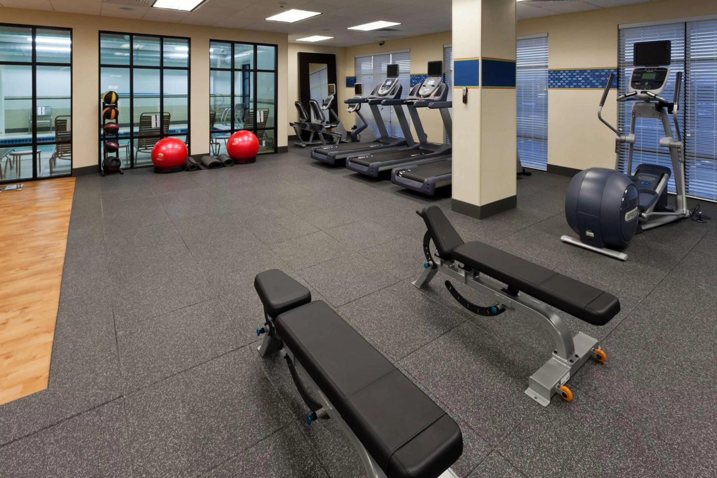 Fitness centre/facilities in Hampton Inn & Suites Denver Airport / Gateway Park