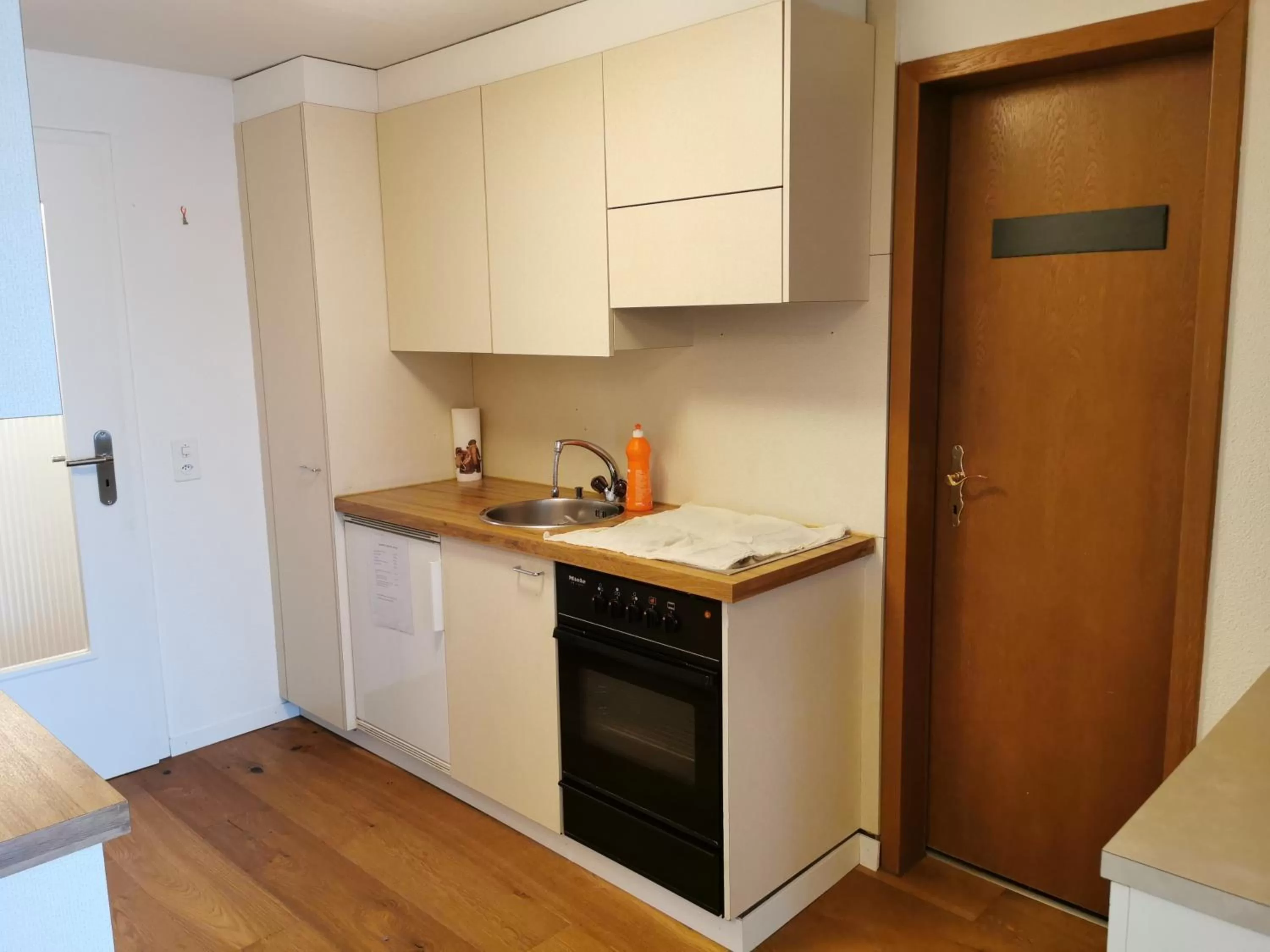Kitchen or kitchenette in Ferienwohnung und B&B Chasa Janett
