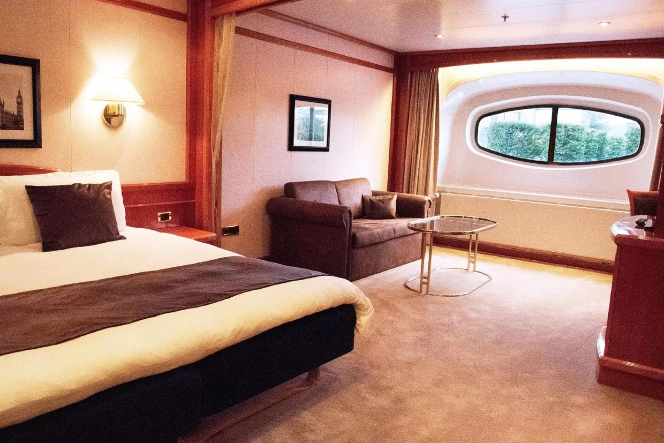 Classic King Room with River View in Sunborn London Yacht Hotel