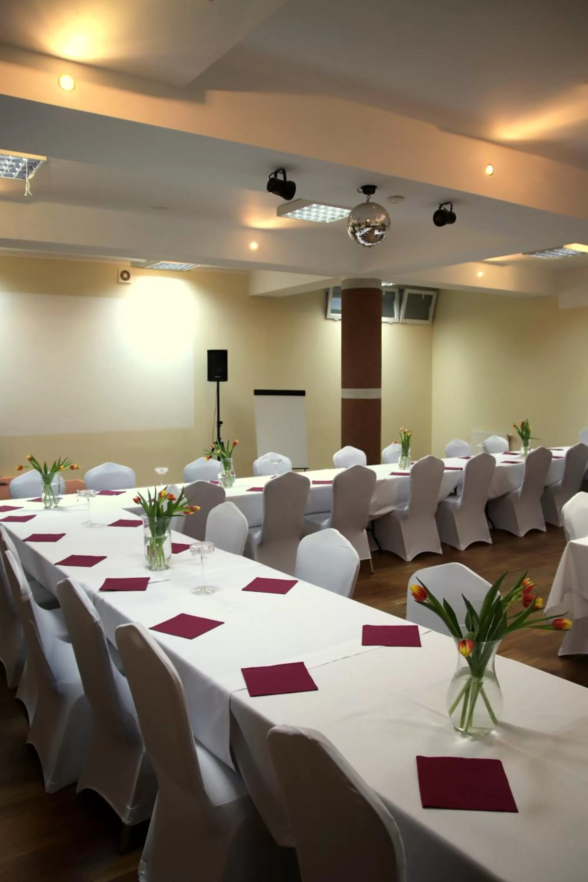 Restaurant/places to eat in Rezydencja Korab