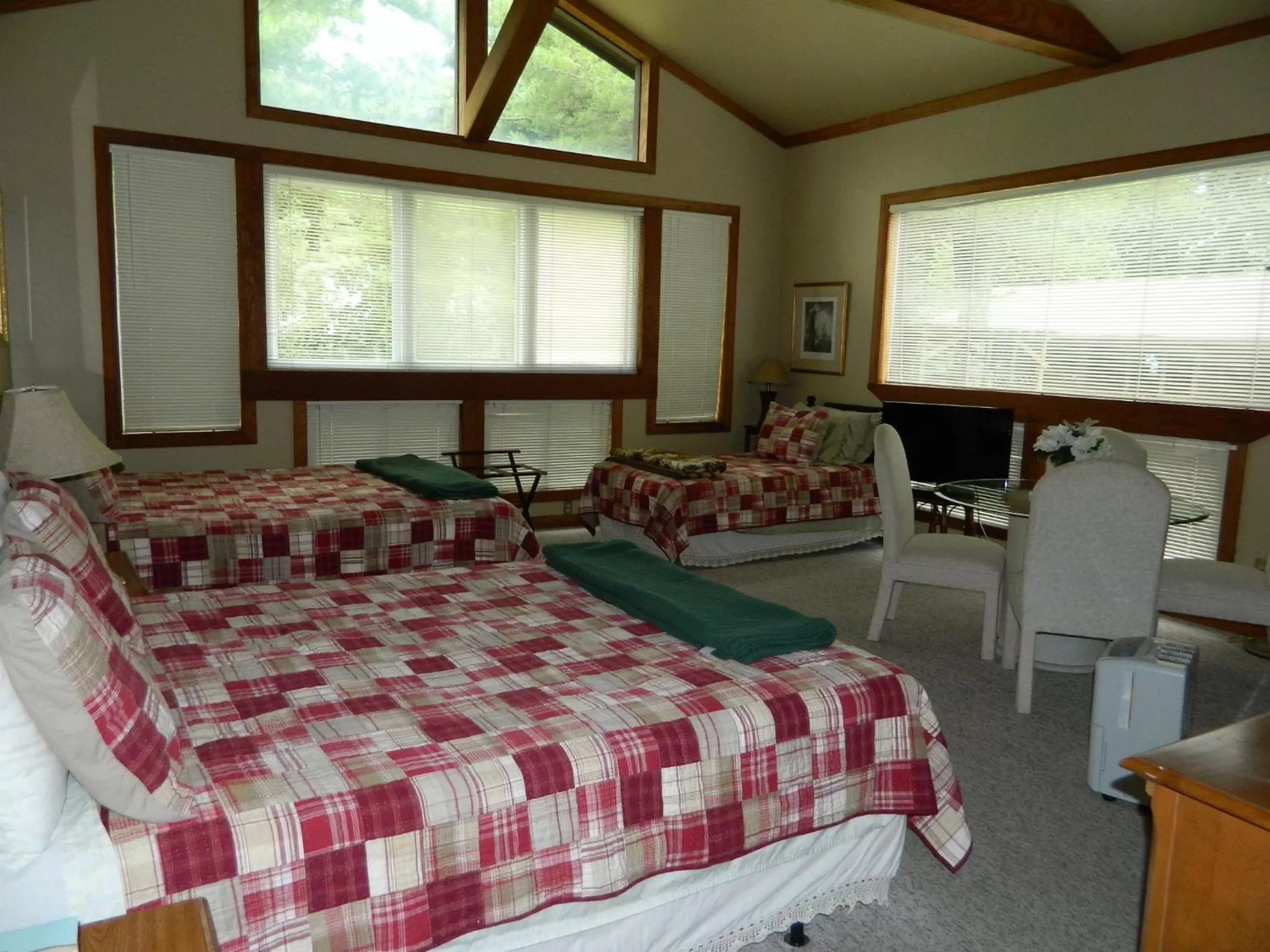 Bed in Bent Mountain Lodge Bed And Breakfast, Inc.