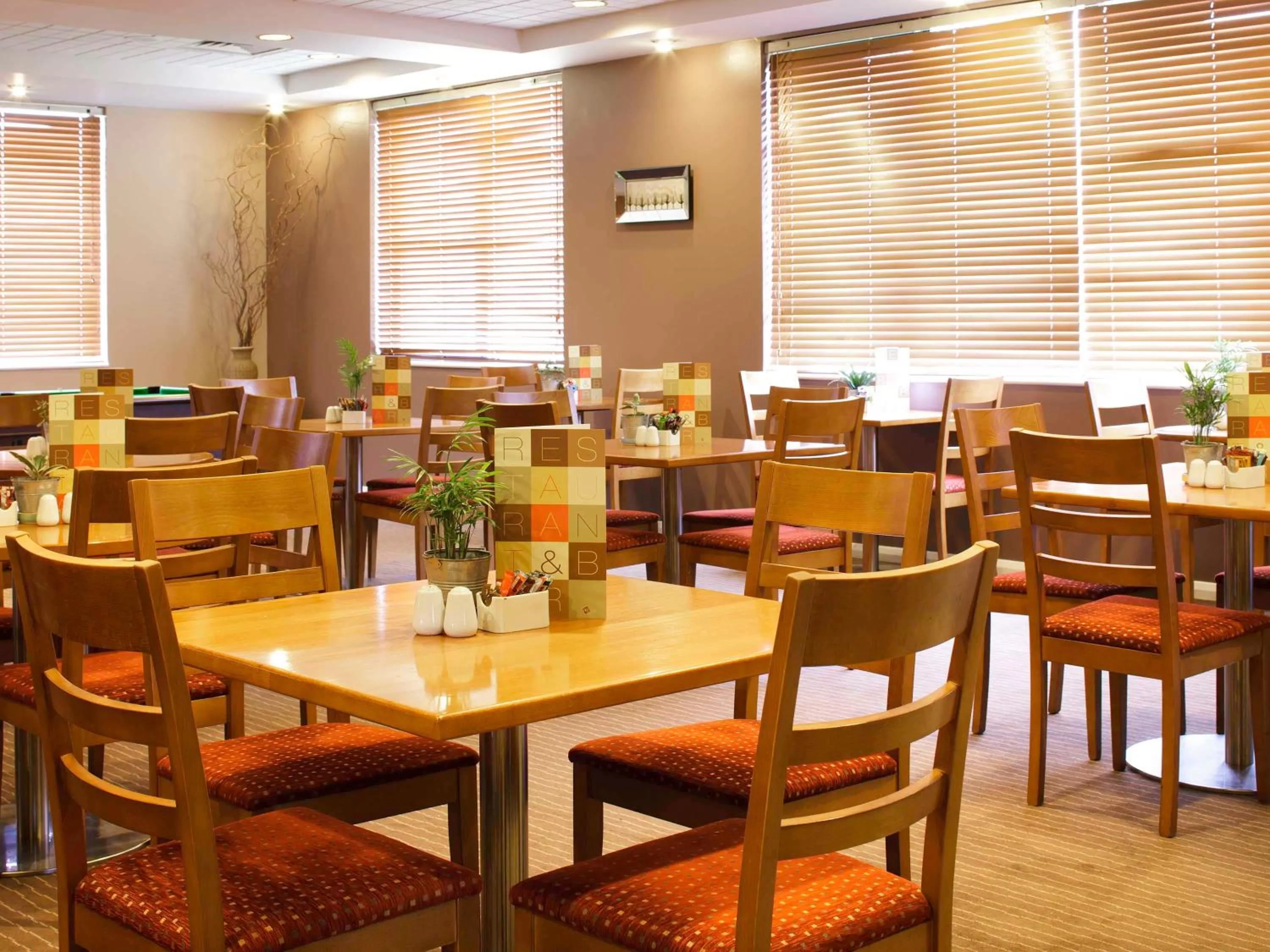 Restaurant/places to eat in ibis Chesterfield Centre – Market Town