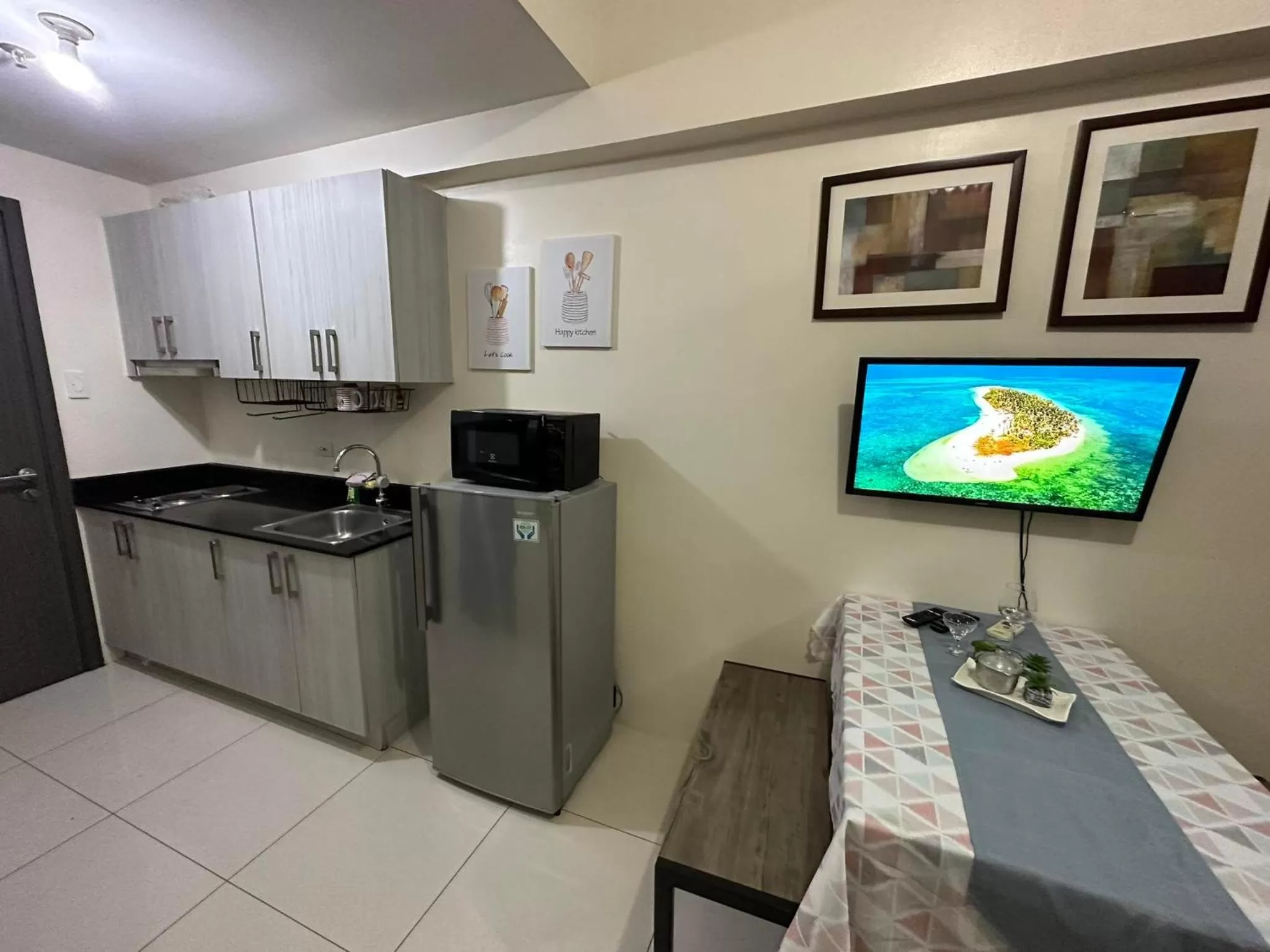 TV and multimedia in Green Residences Stays by PBYY