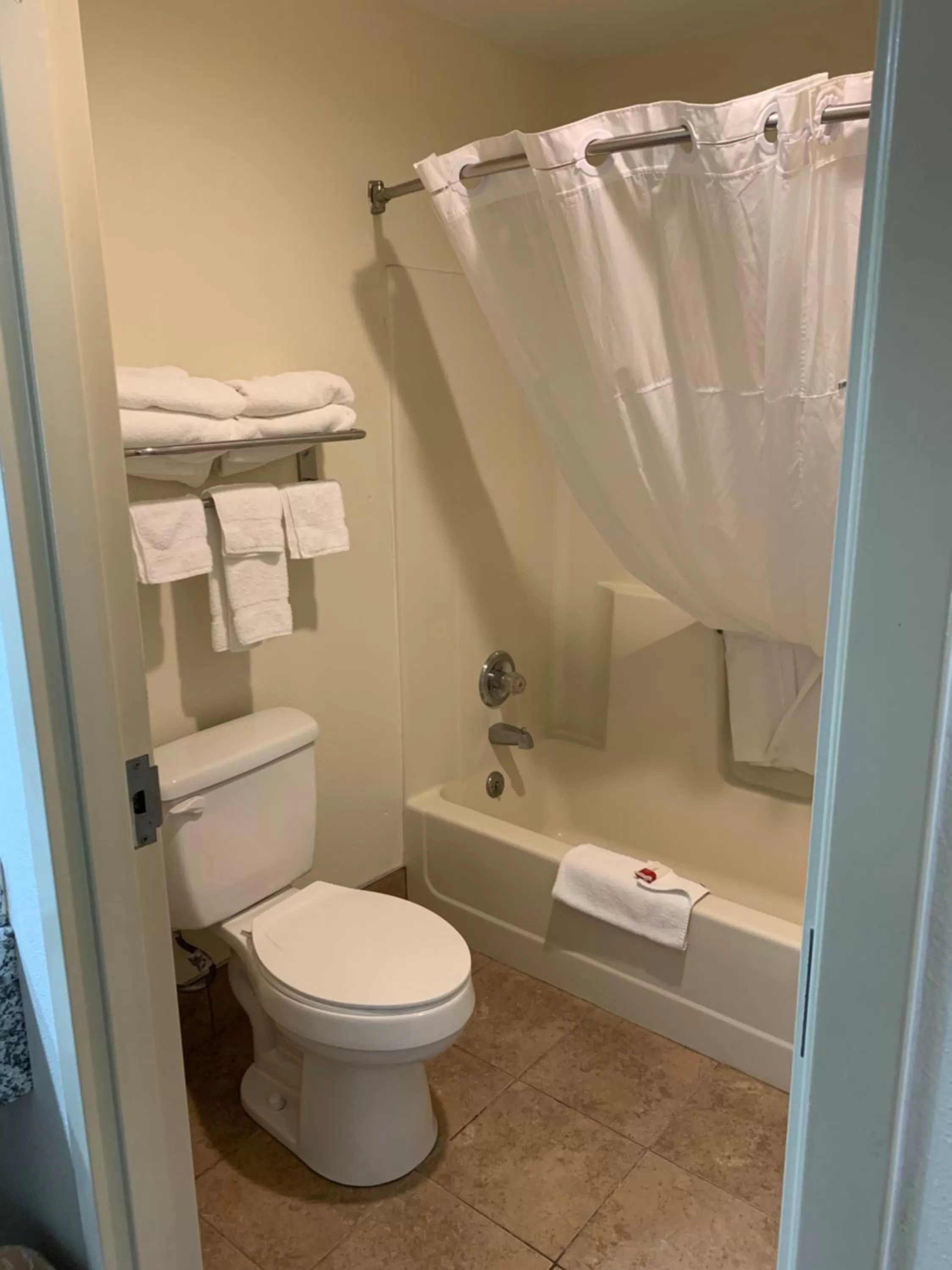 Bathroom in Baymont by Wyndham Cave City