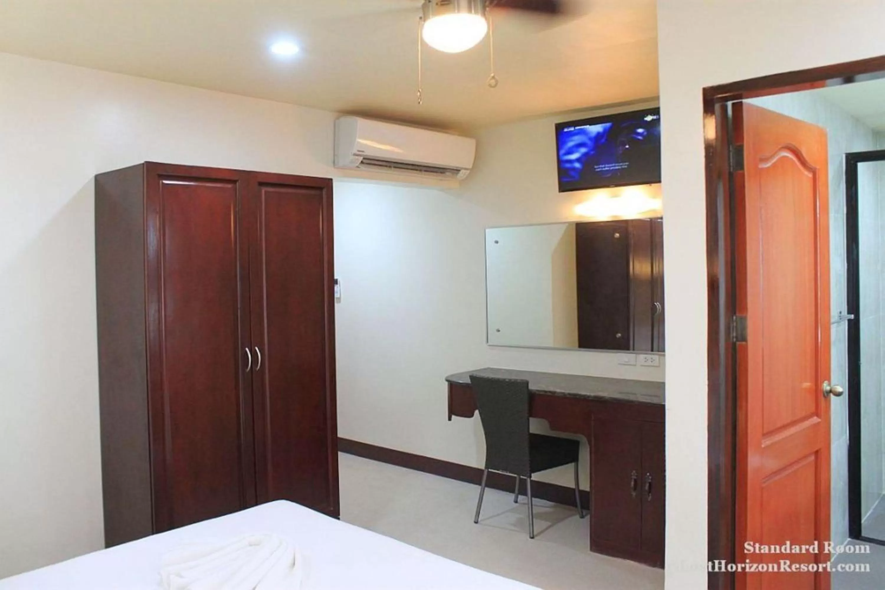 Bed in Lost Horizon Beach Dive Resort