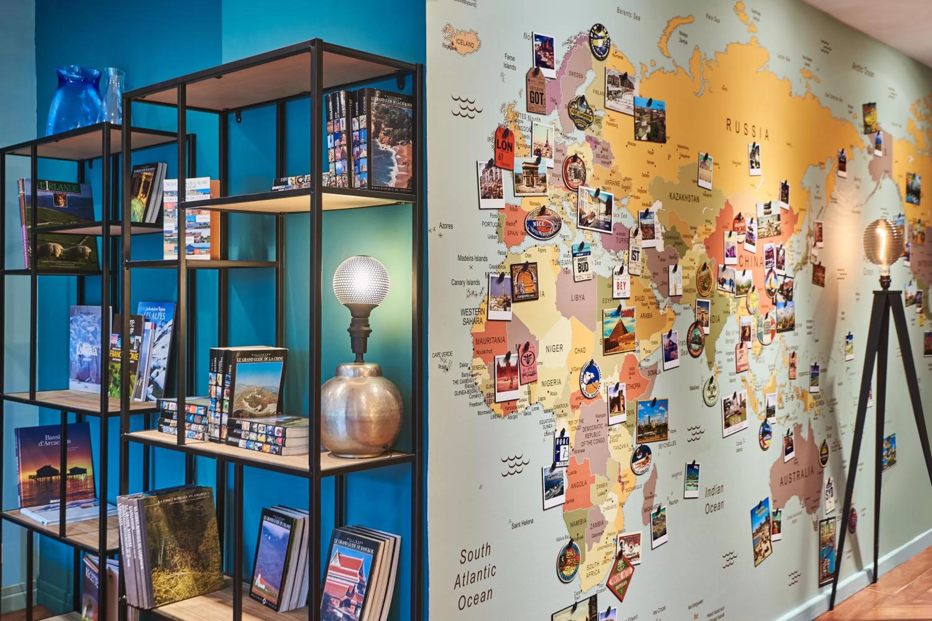 Communal lounge/ TV room in Kyriad Lille - Mons en Baroeul