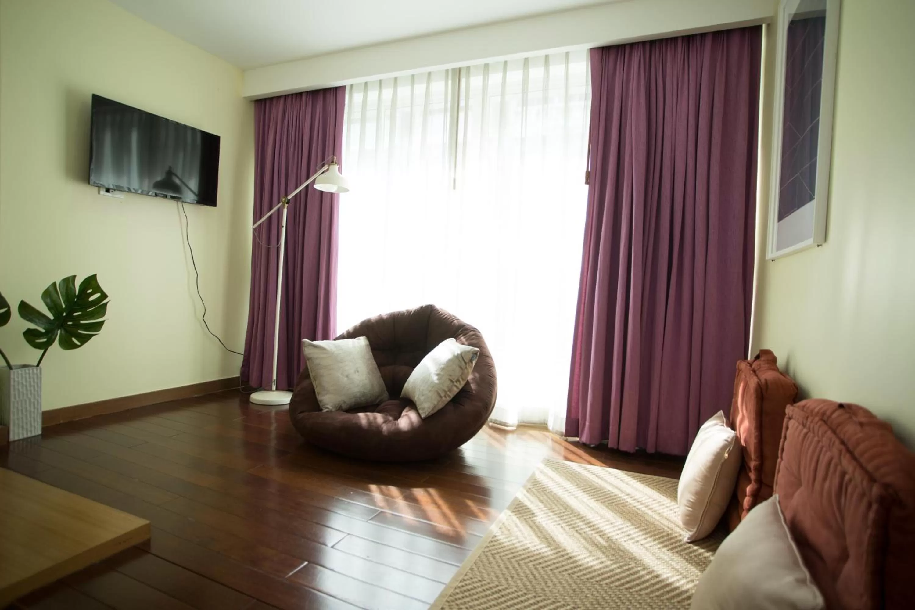 Communal lounge/ TV room in P2 Boutique