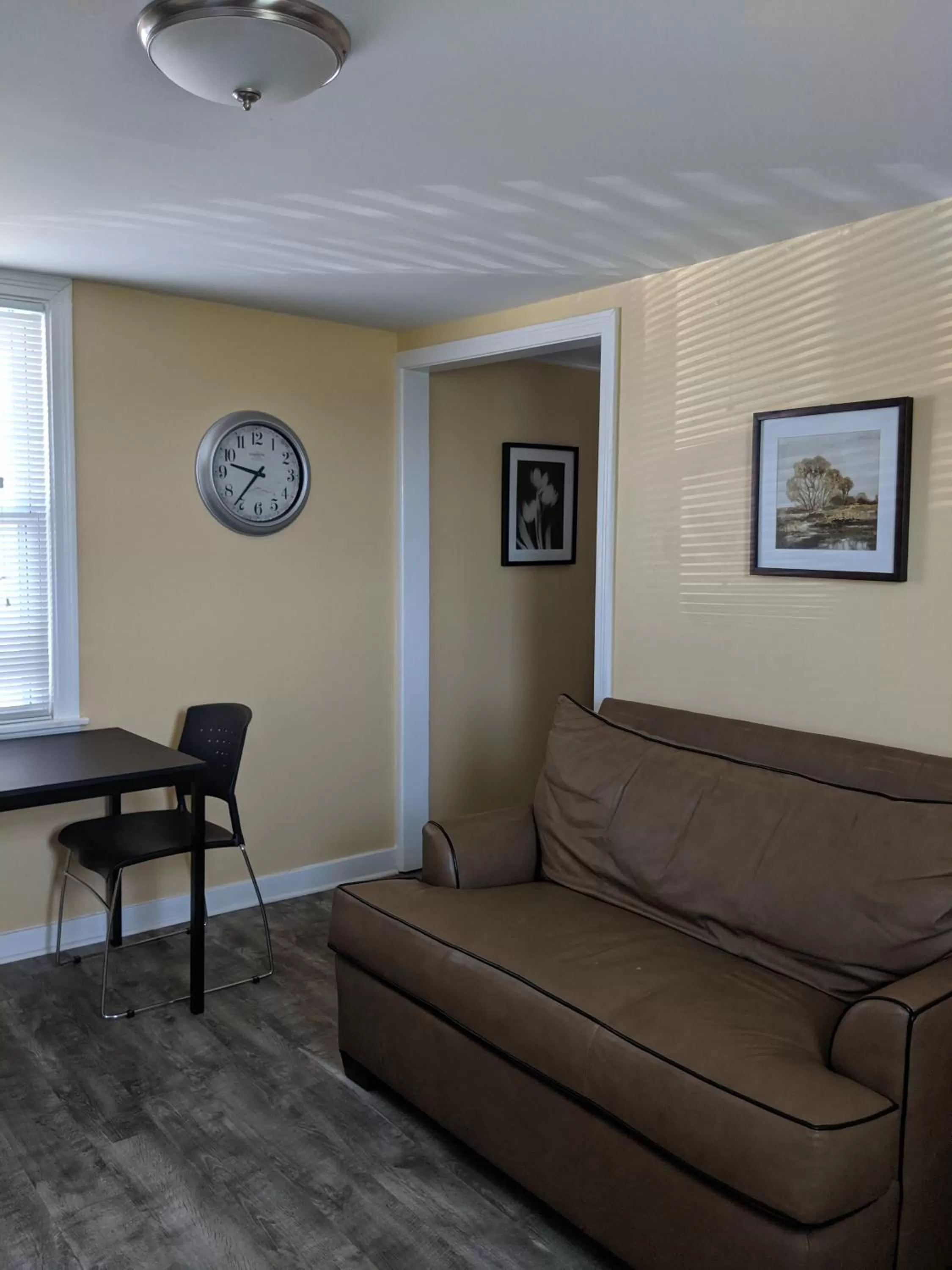 Seating area in Clarence Inn Extended Stay