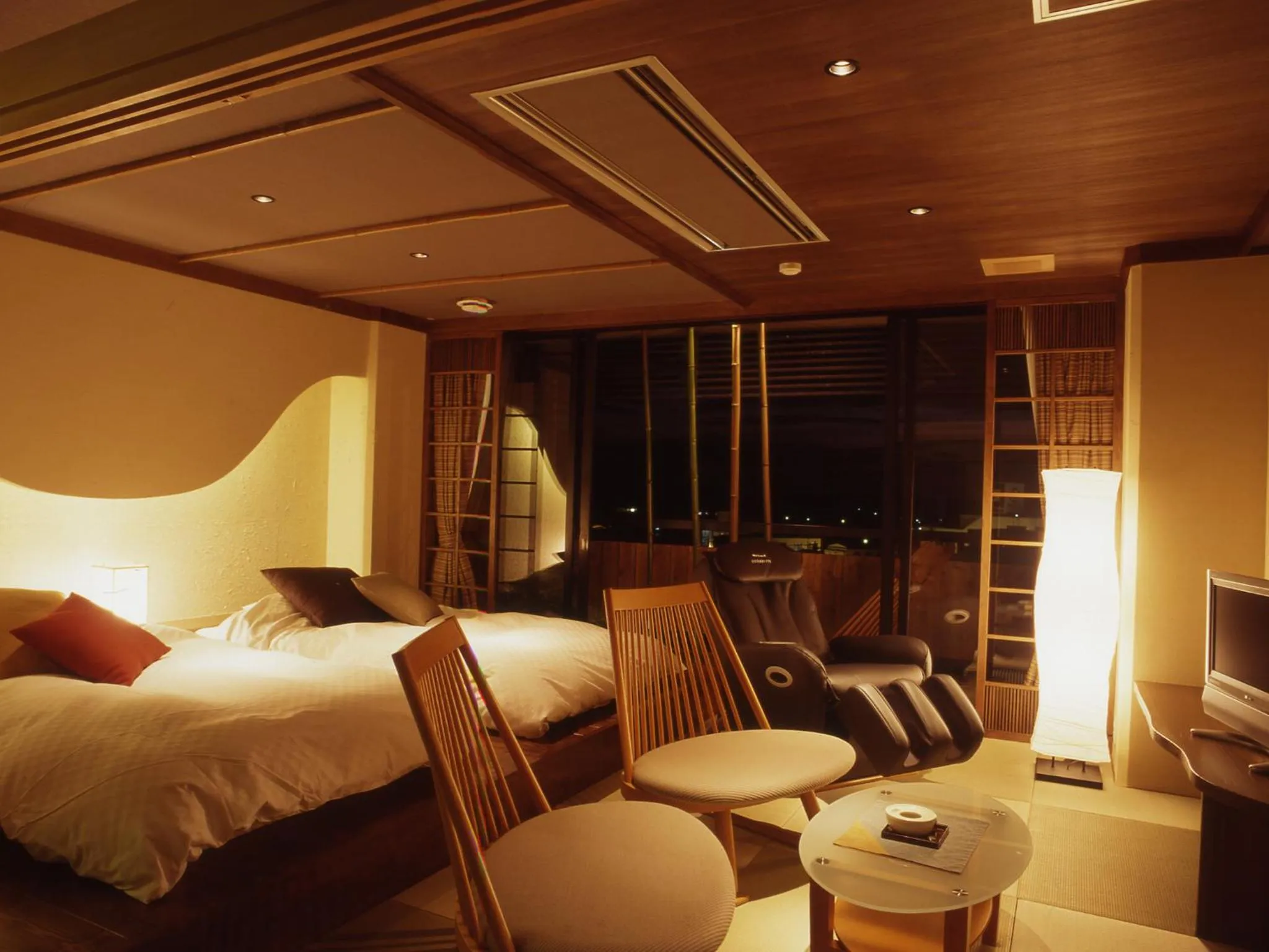 Photo of the whole room, Bed in Hatori