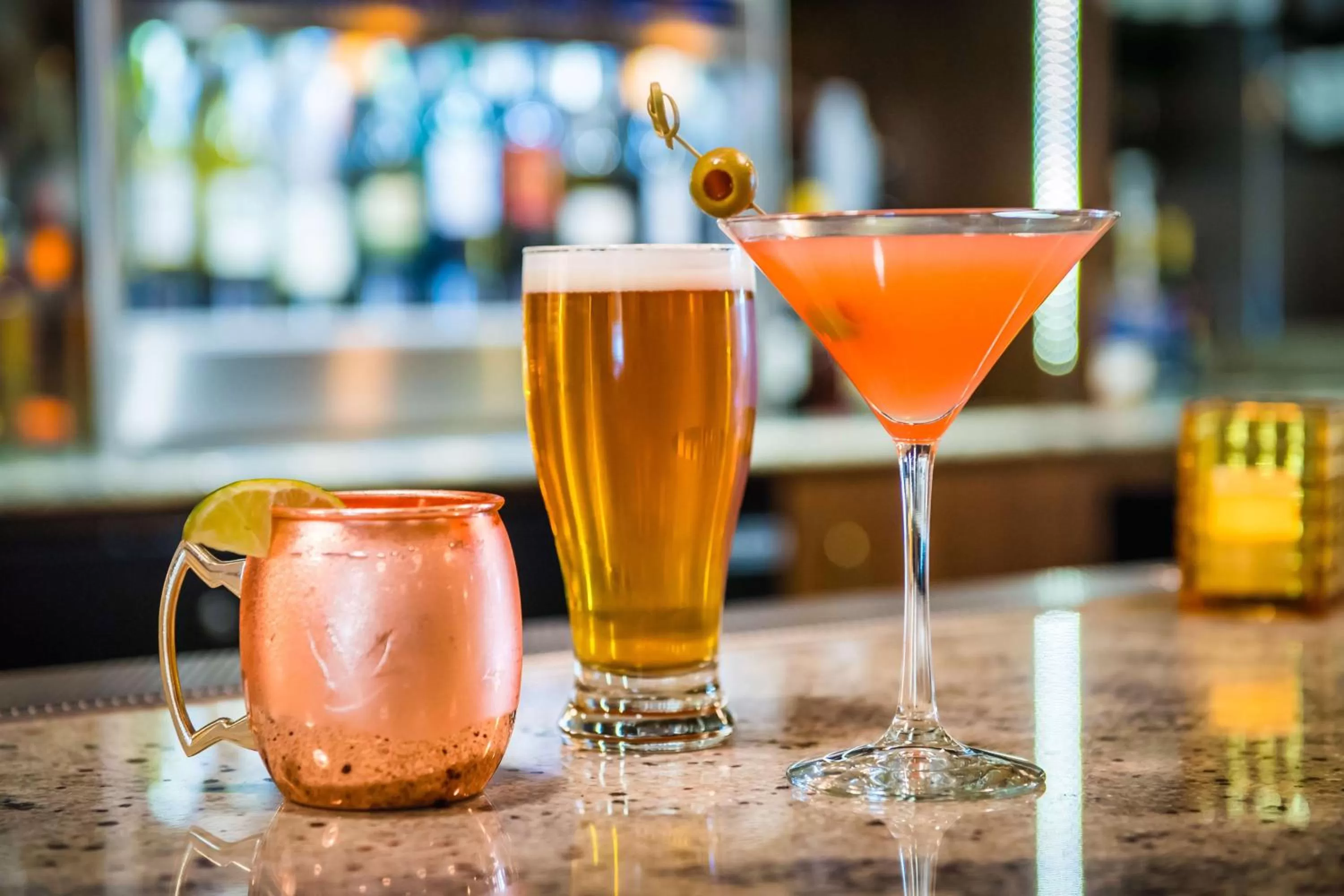 Lounge or bar in DoubleTree by Hilton Portland - Beaverton
