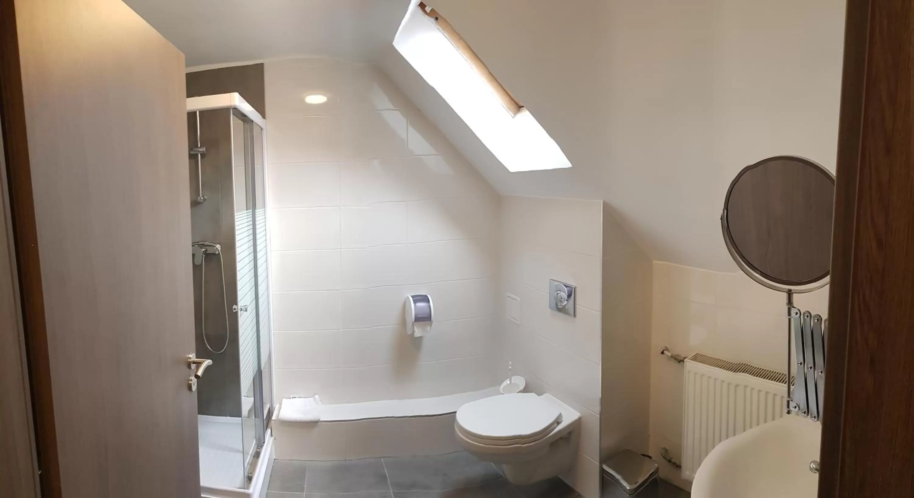 Bathroom in HBH Bajor Sörház Sólyomfészek Panzió