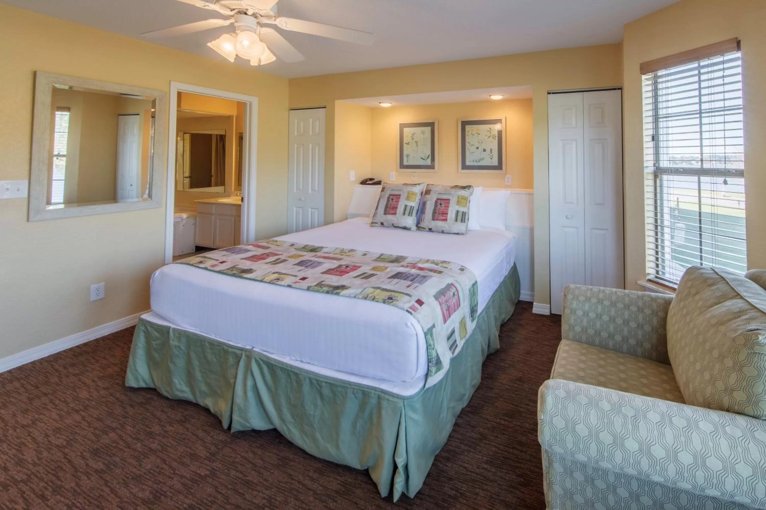 Photo of the whole room, Bed in Holiday Inn Club Vacations Piney Shores Resort at Lake Conroe