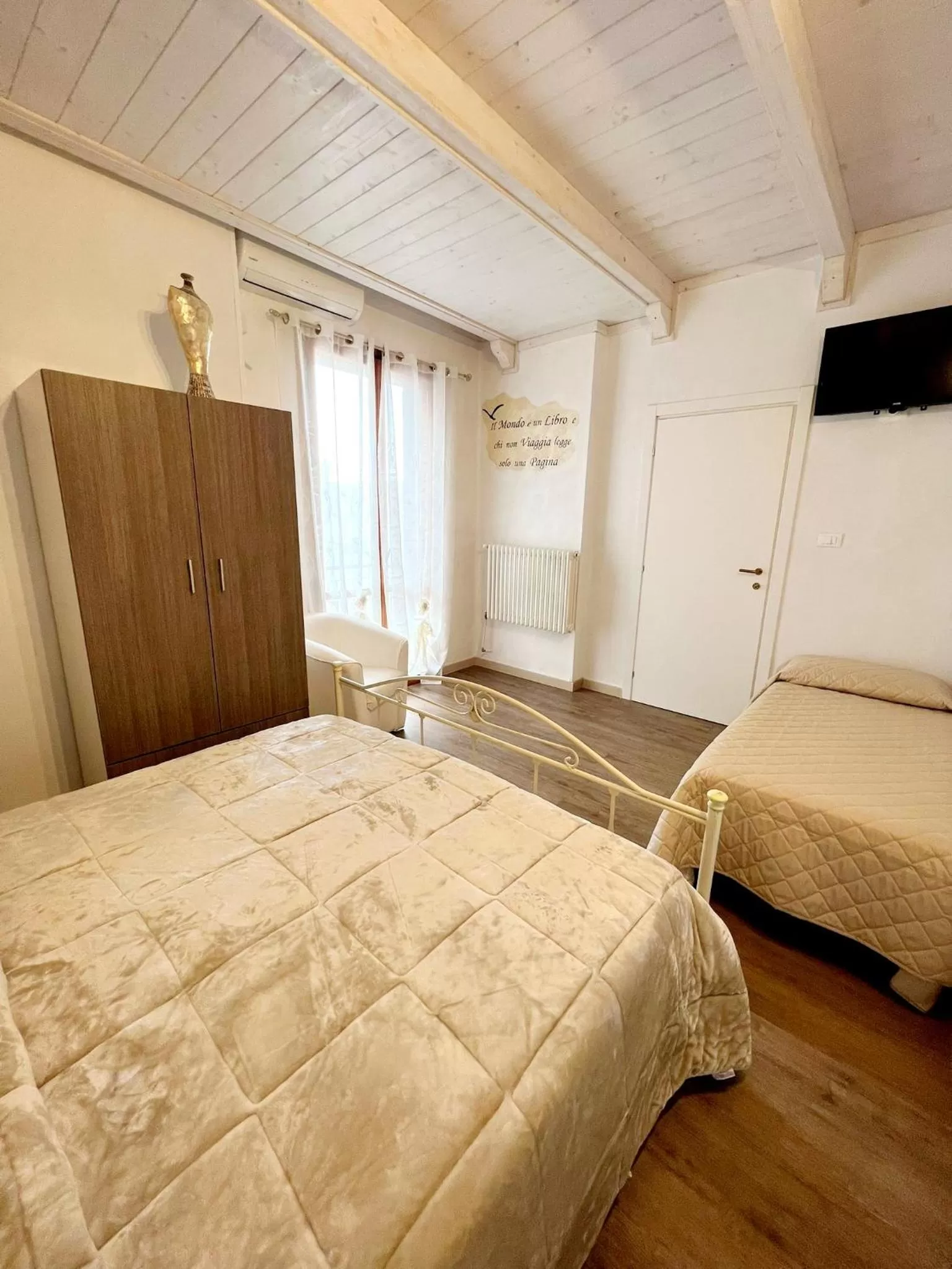 Photo of the whole room, Bed in Il Girasole