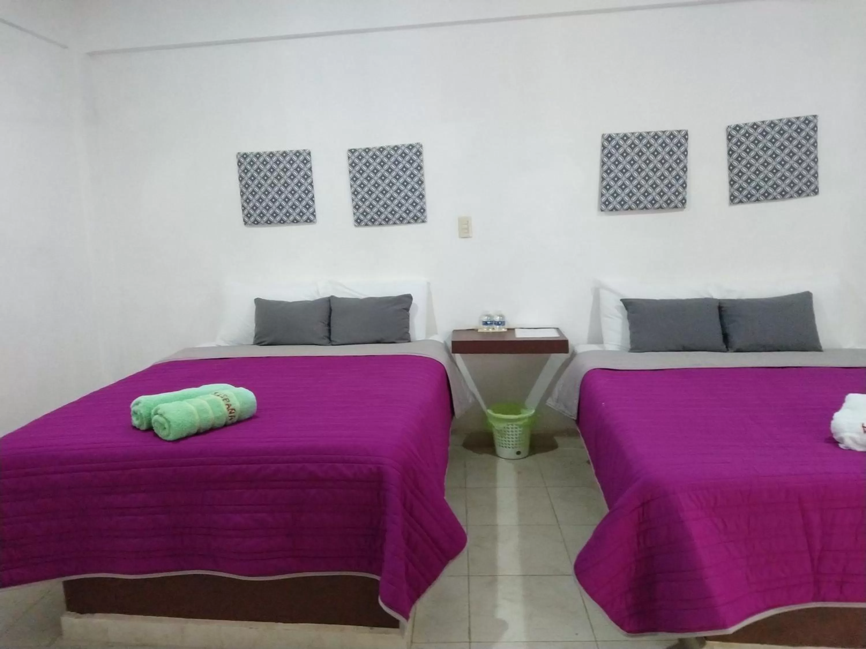 Photo of the whole room in Hotel España