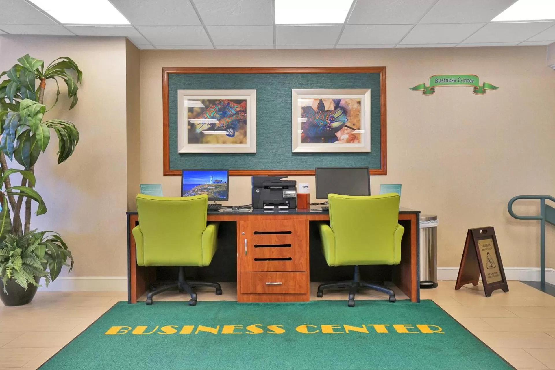 Communal lounge/ TV room in Hollywood Beach Tower