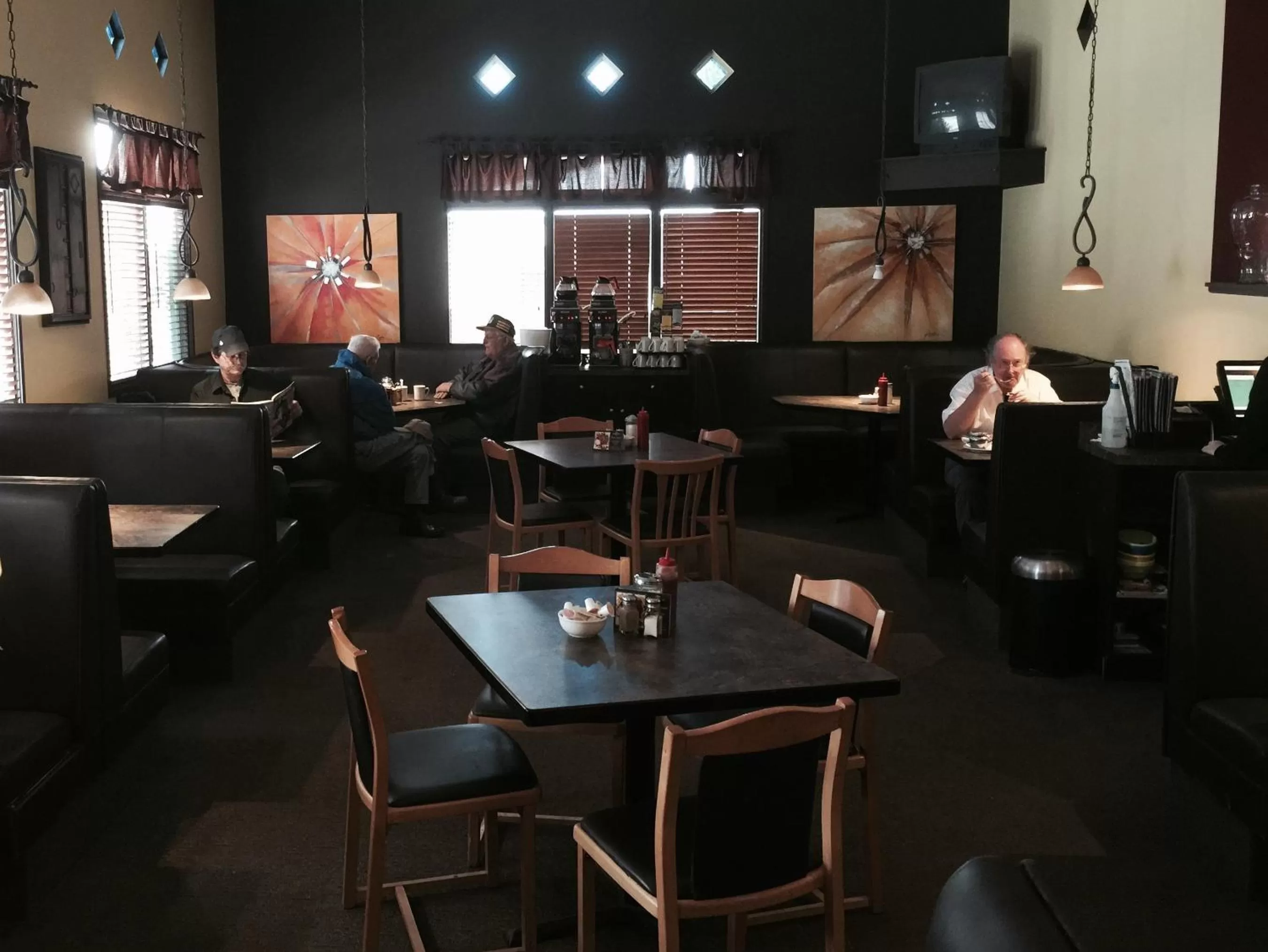 Restaurant/places to eat in 121 Steakhouse & Motel