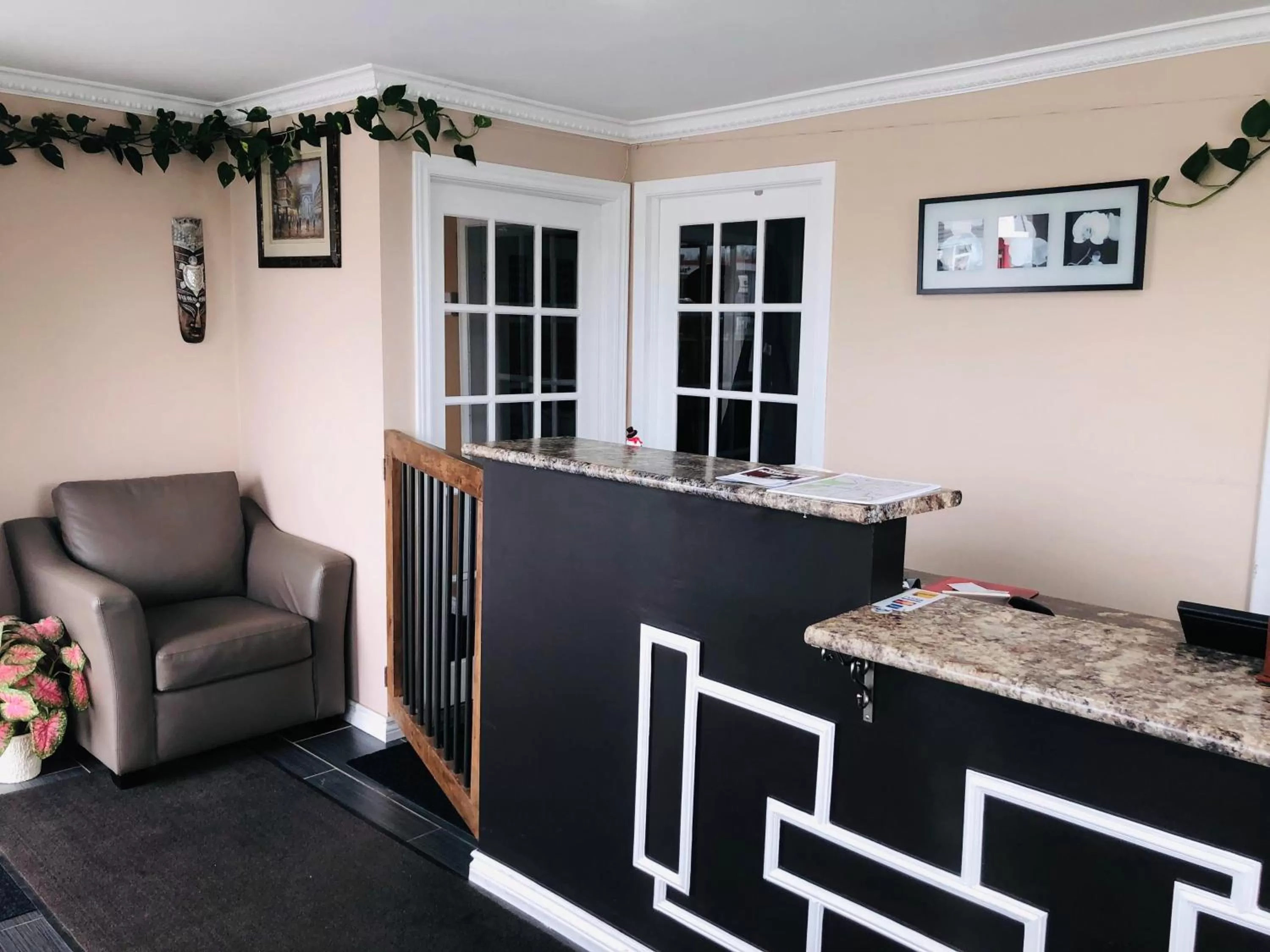 Perth Plaza Inn & Suites