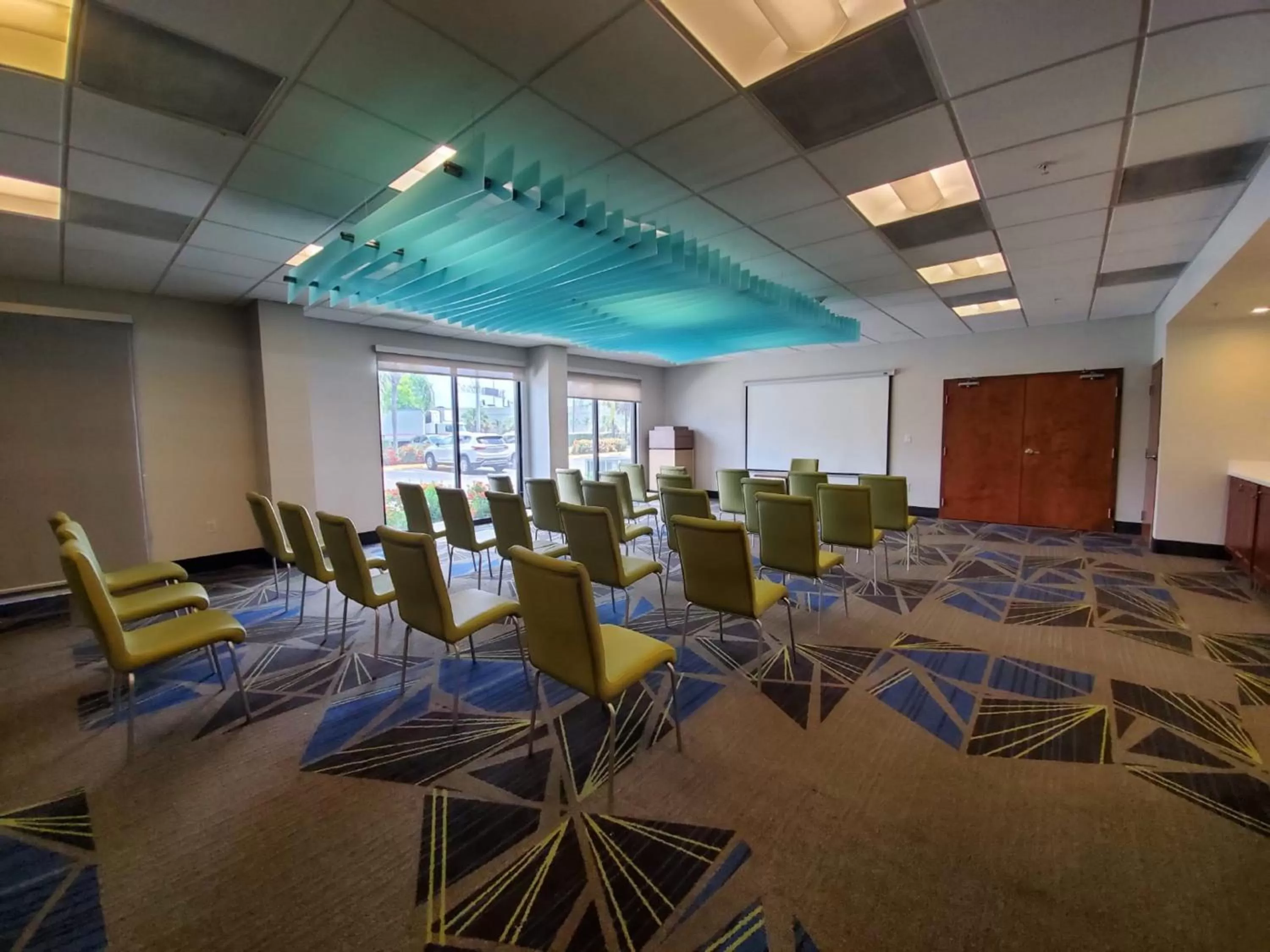 Meeting/conference room in Holiday Inn Express Hotel & Suites Miami - Hialeah by IHG