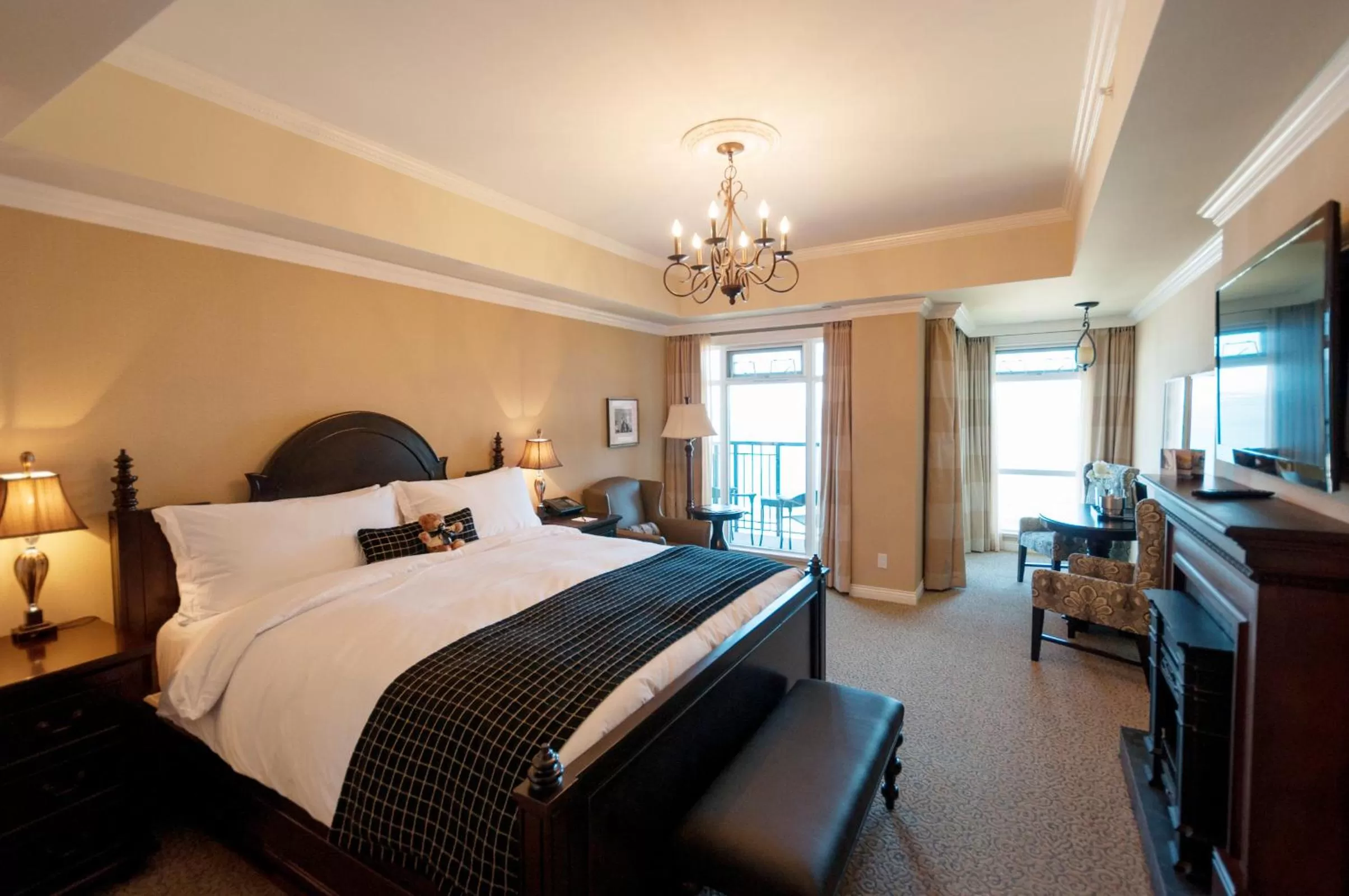 Photo of the whole room, Bed in Oak Bay Beach Hotel