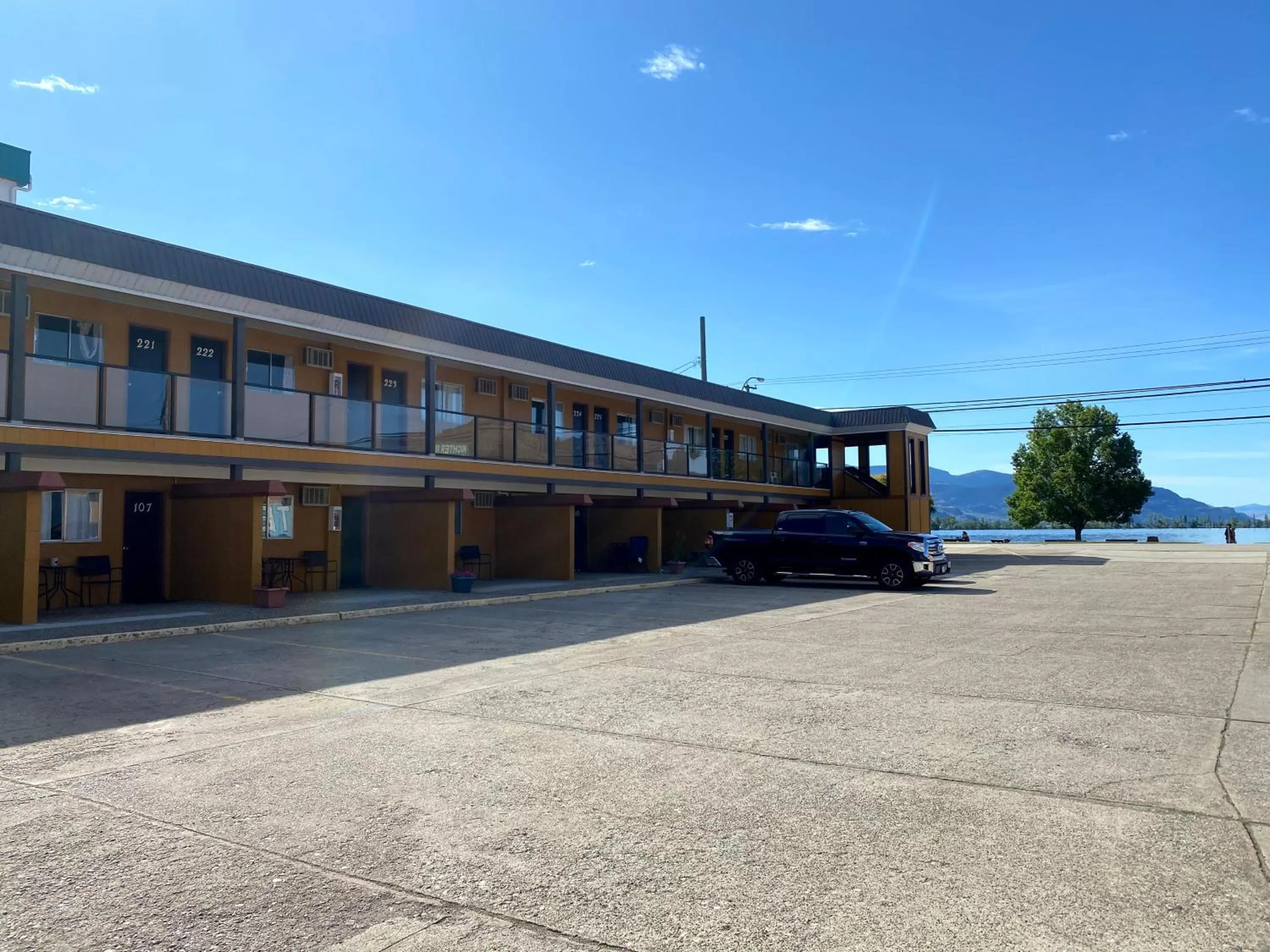 Property building in Richter Pass Beach Resort