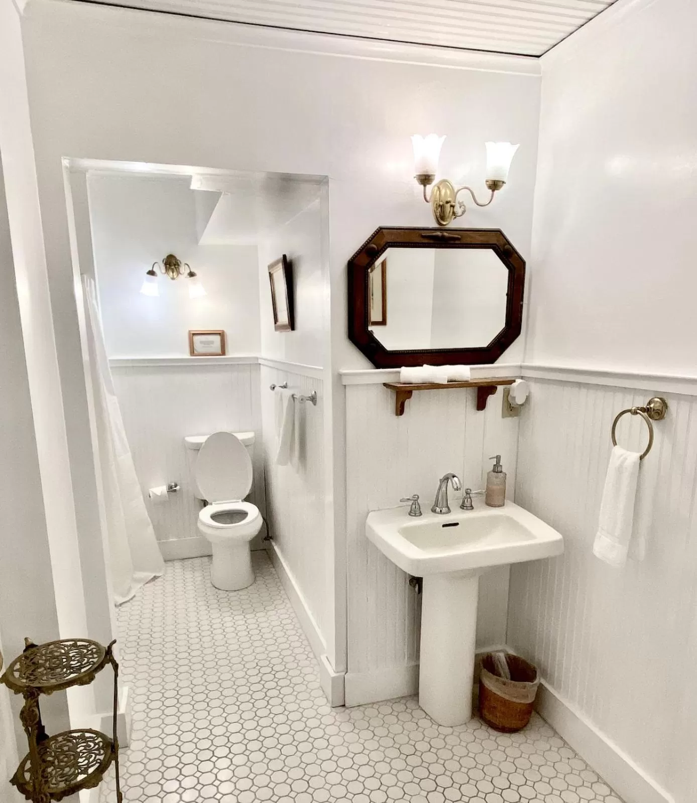 Shower in Orcas Hotel