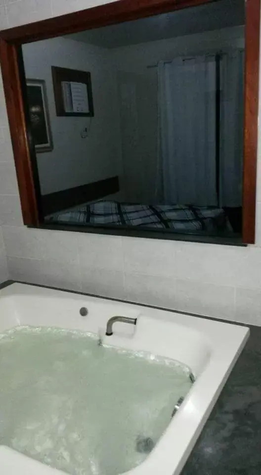 Deluxe Double or Twin Room with Spa Bath in Pousada Beija Flor Deluxe Double or Twin Room with Spa Bath in Pousada Beija Flor