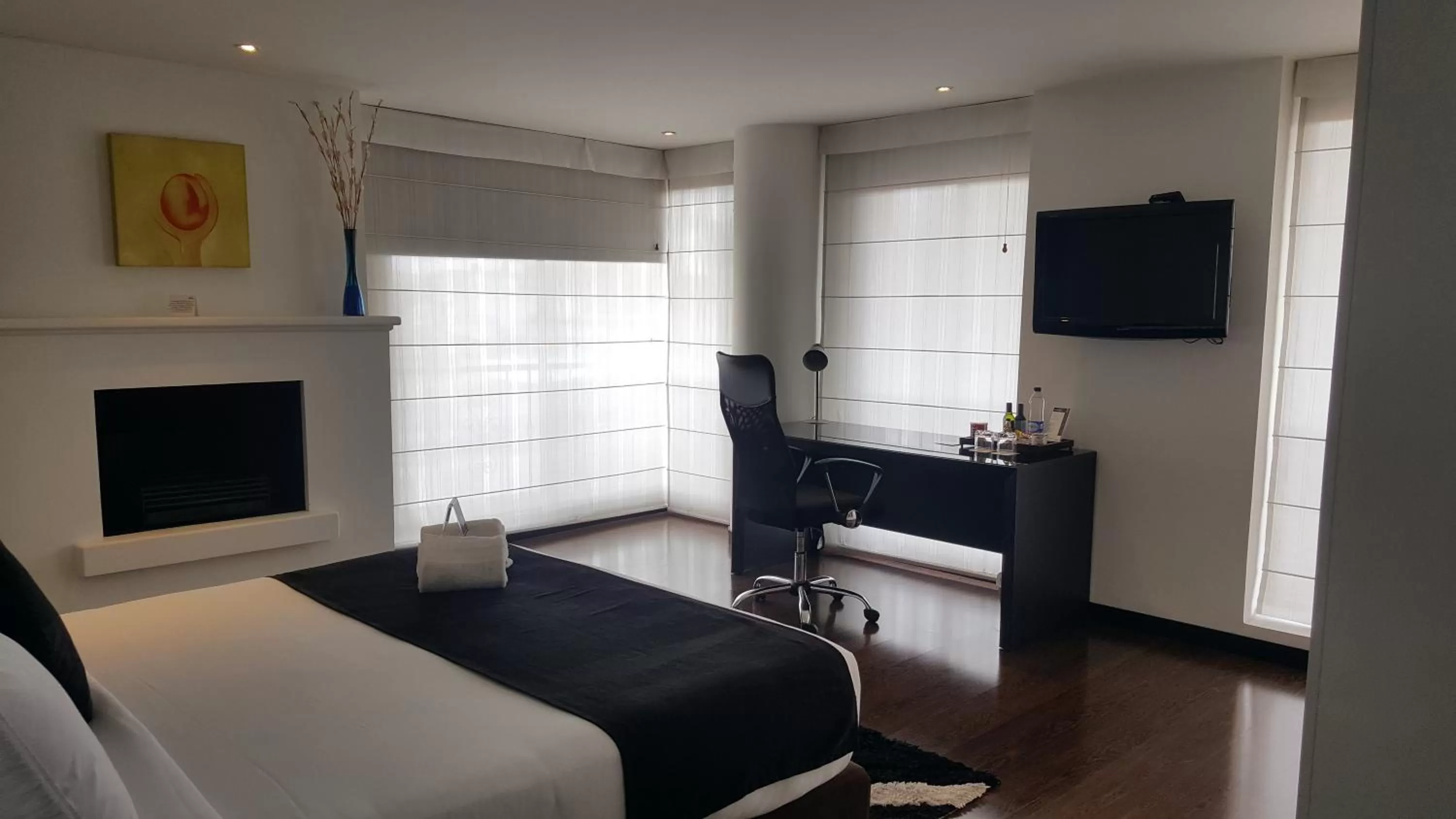 Photo of the whole room, Bed in Suites 109 GH Usaquén