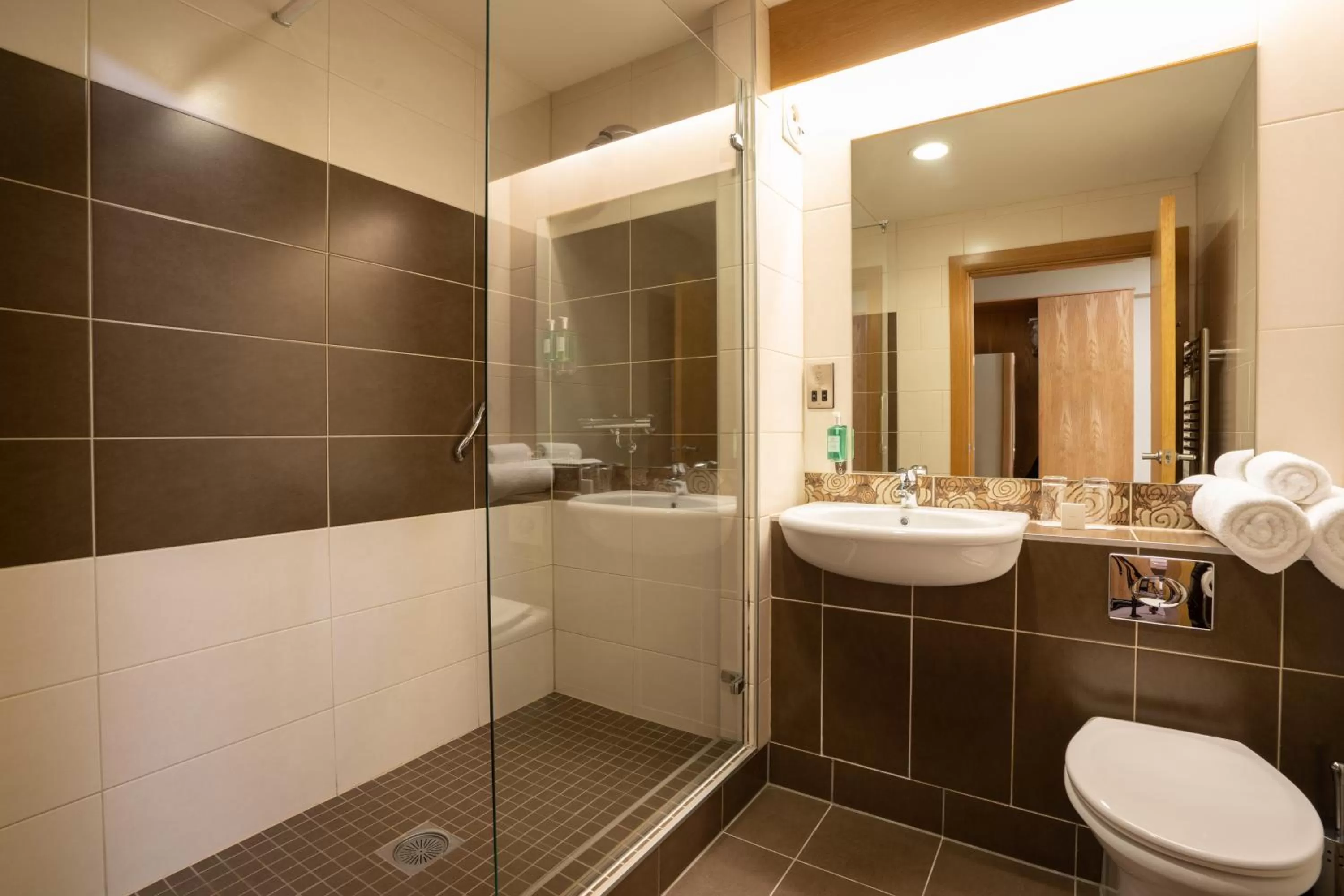 Bathroom in Belmore Court & Motel