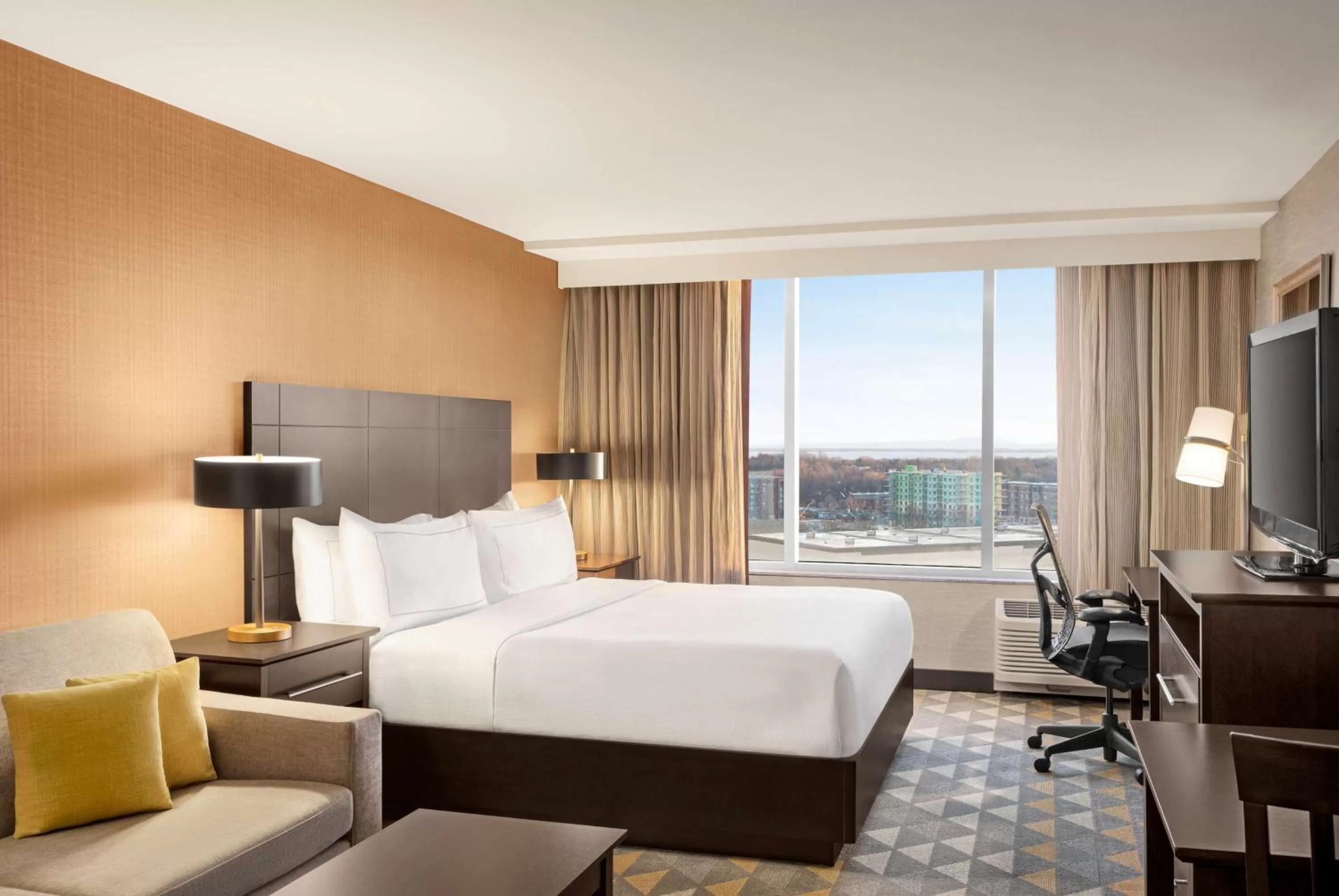 Living room, Bed in Doubletree By Hilton Pointe Claire Montreal Airport West