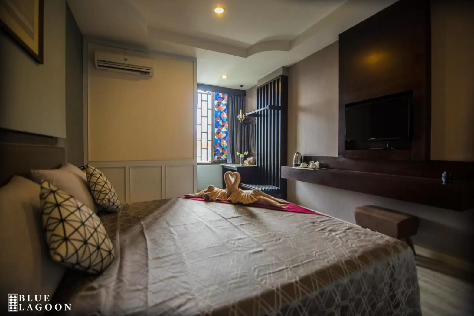 Property building, Bed in Blue Lagoon Hotel