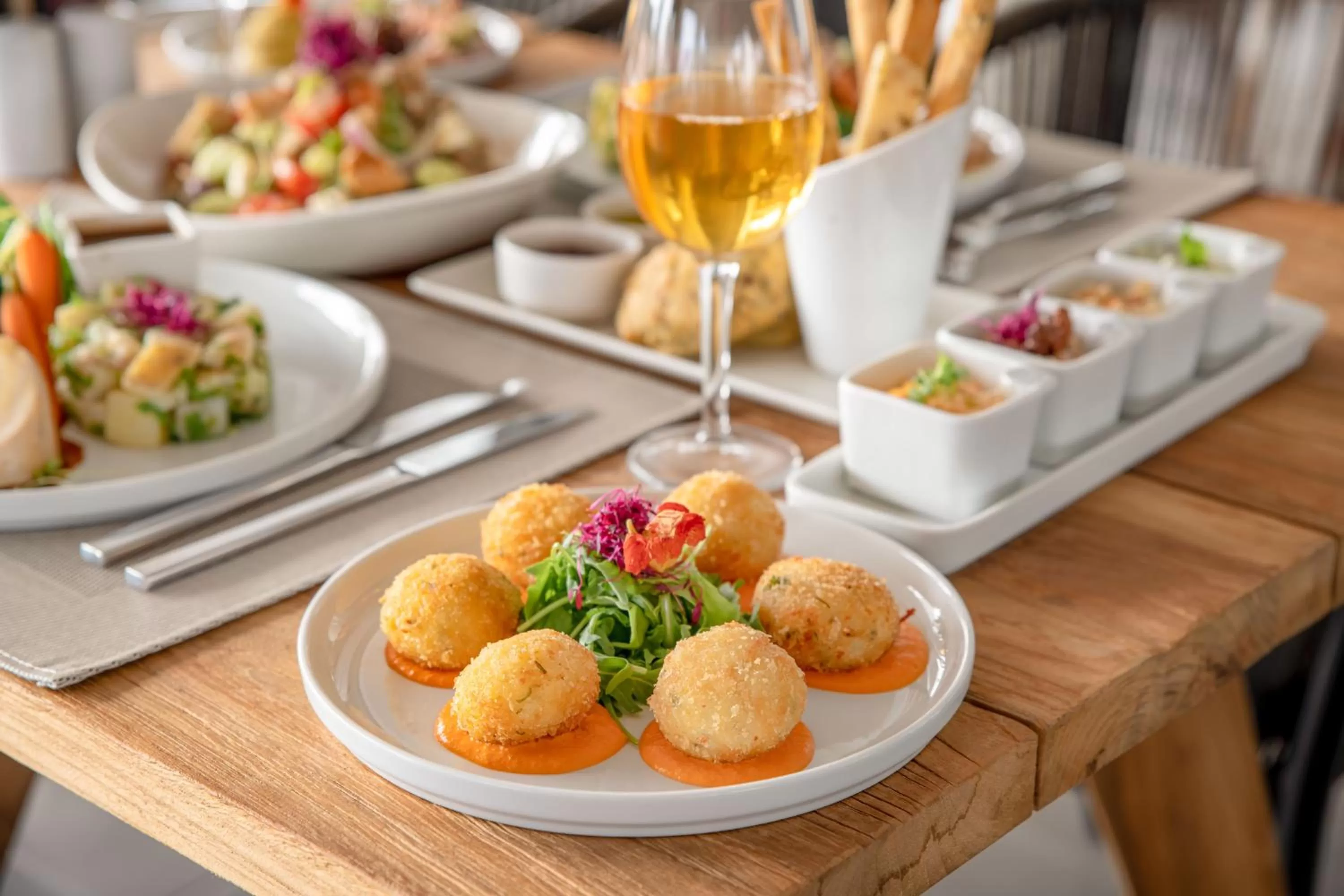 Restaurant/places to eat in Napa Mermaid Hotel & Suites