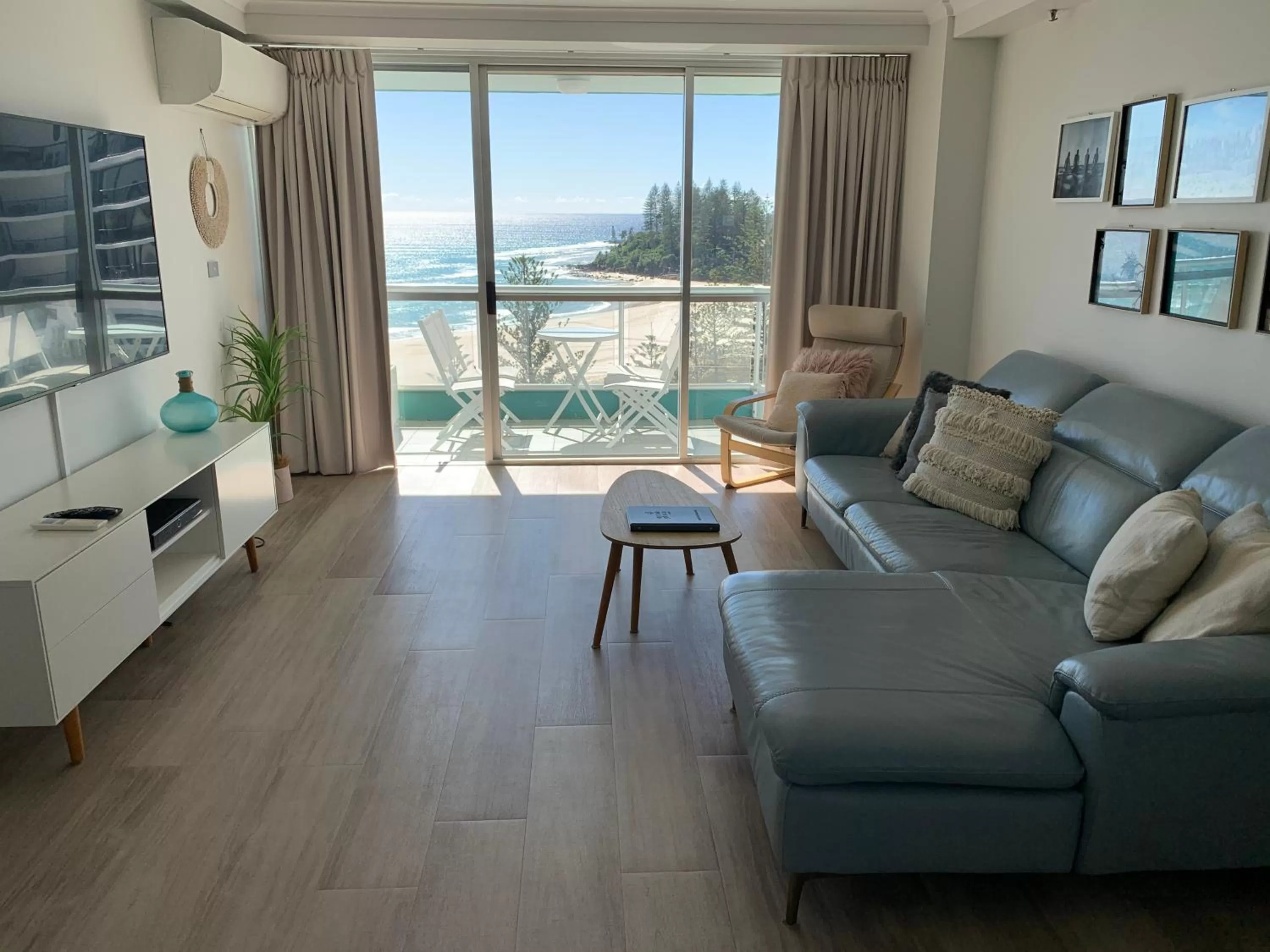 Living room in Ocean Plaza Resort