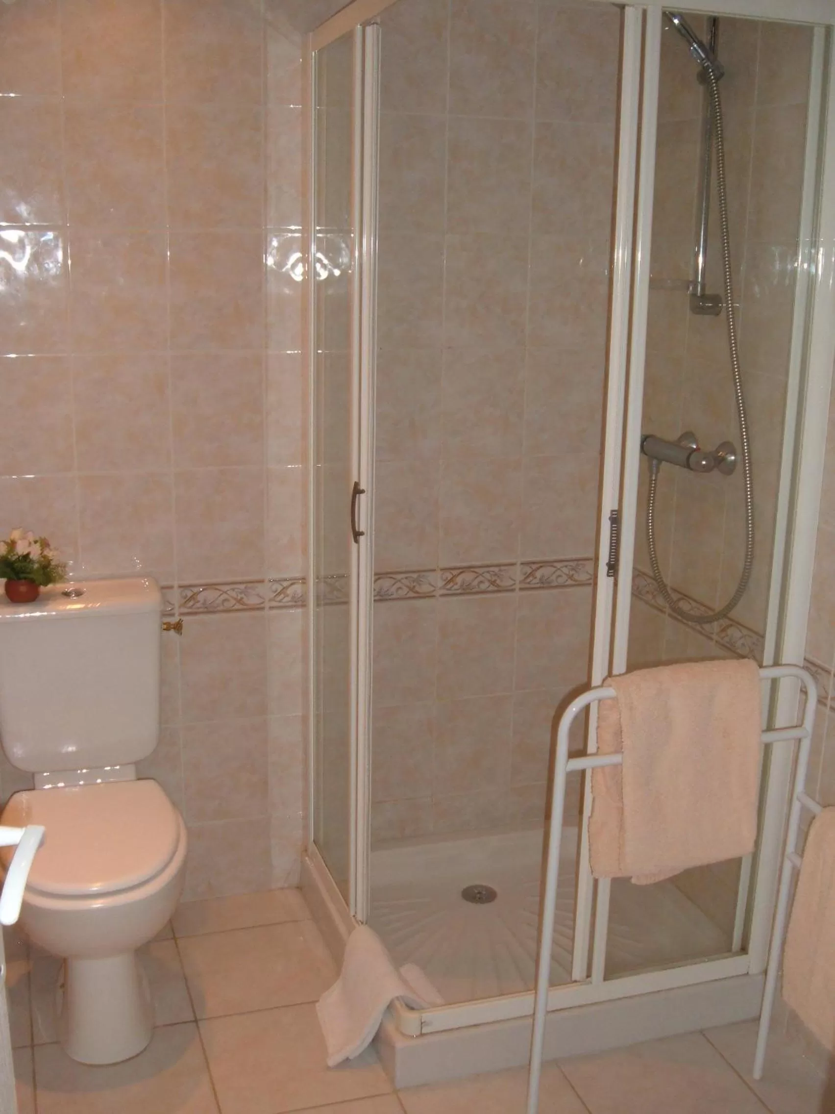 Bathroom in Vue sur la Rance