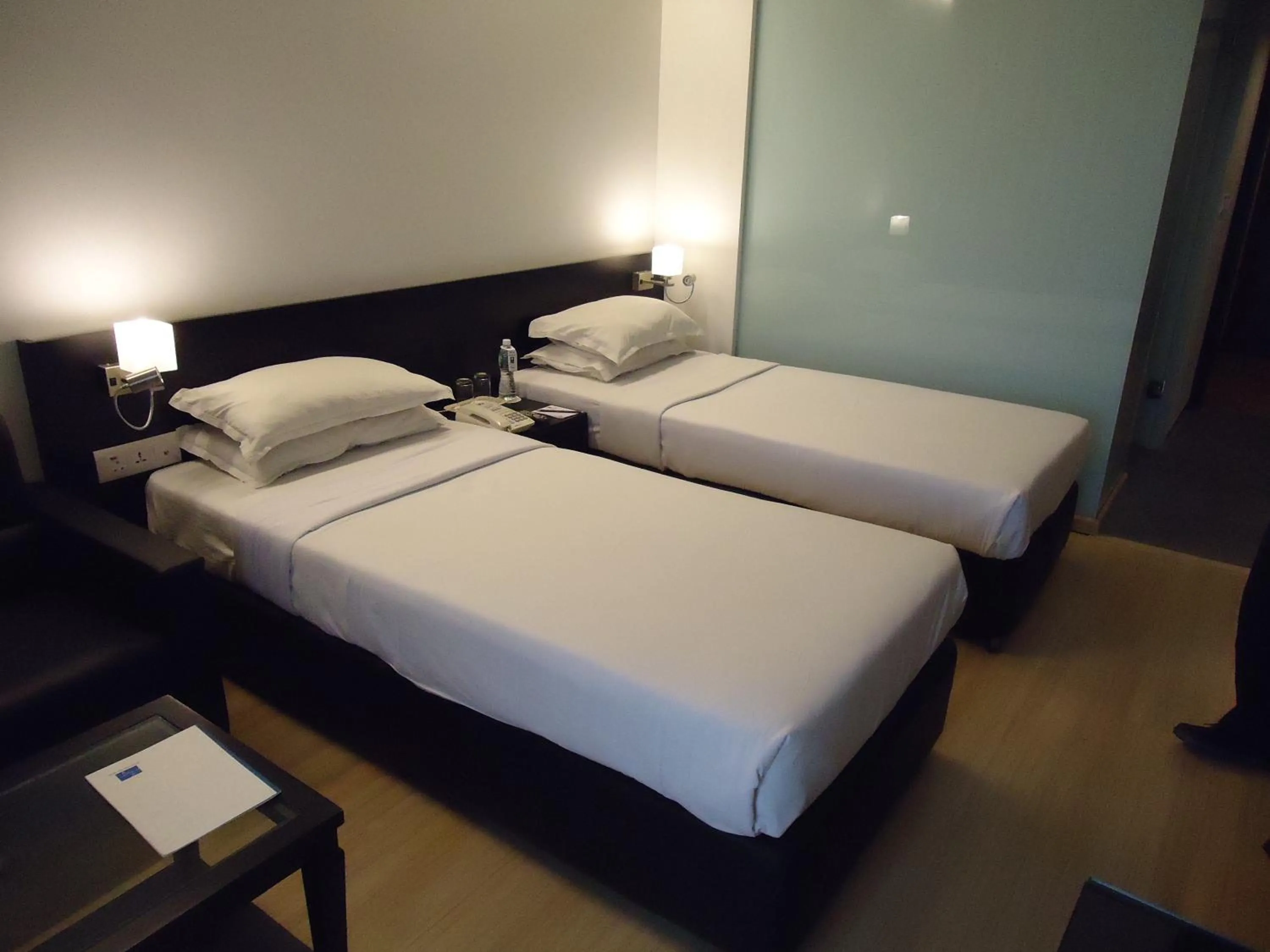 cot, Bed in Comfort Inn Sunset