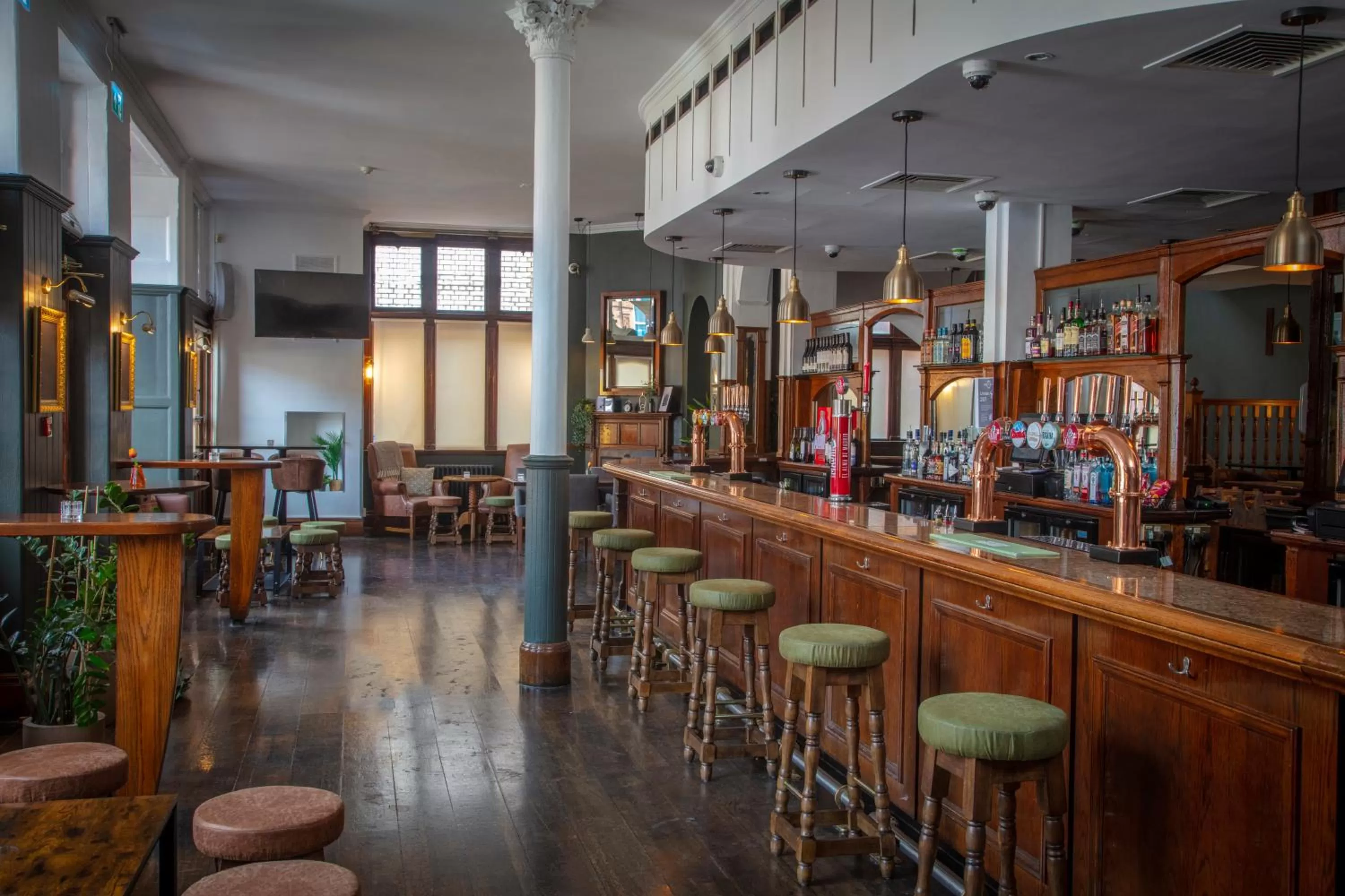 Lounge or bar in The Crown London, WorldHotels Distinctive