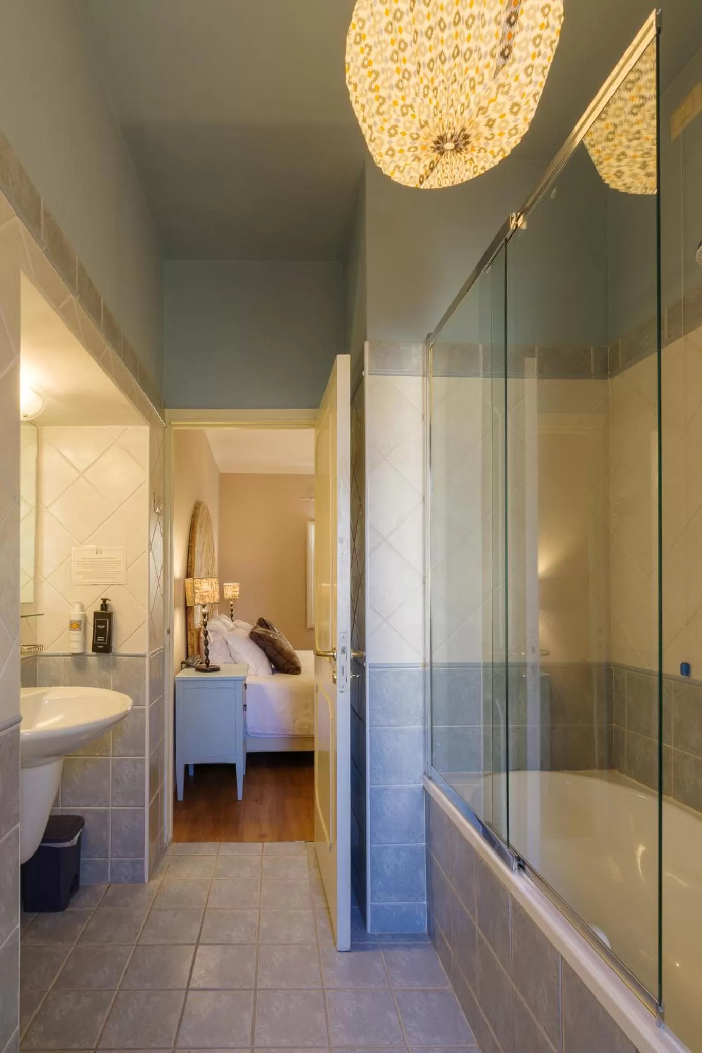 Shower, Bed in Aurora Boutique Hotel & Private SPA